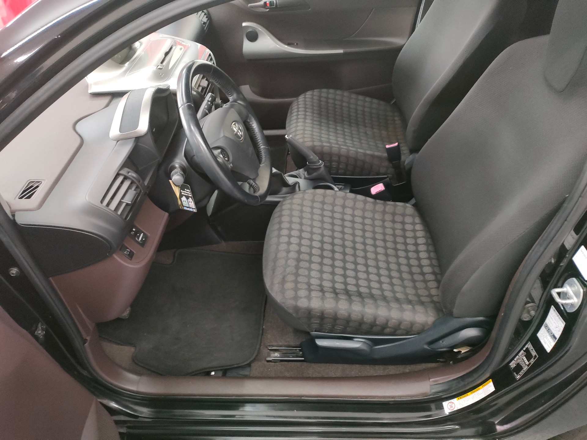 TOYOTA iQ 1.0 VVT-i Linea Terra-image-9