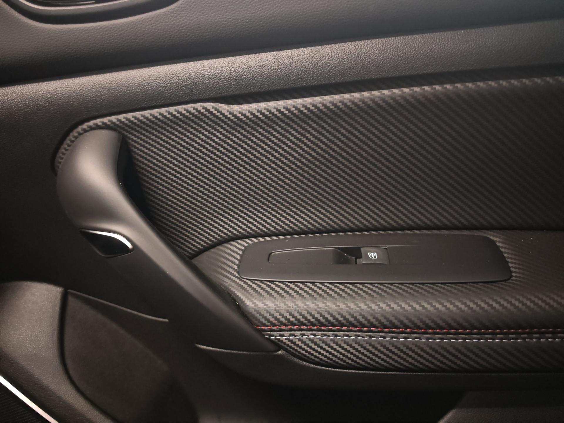 RENAULT Mégane R.S. Ultime 300 EDC-image-24