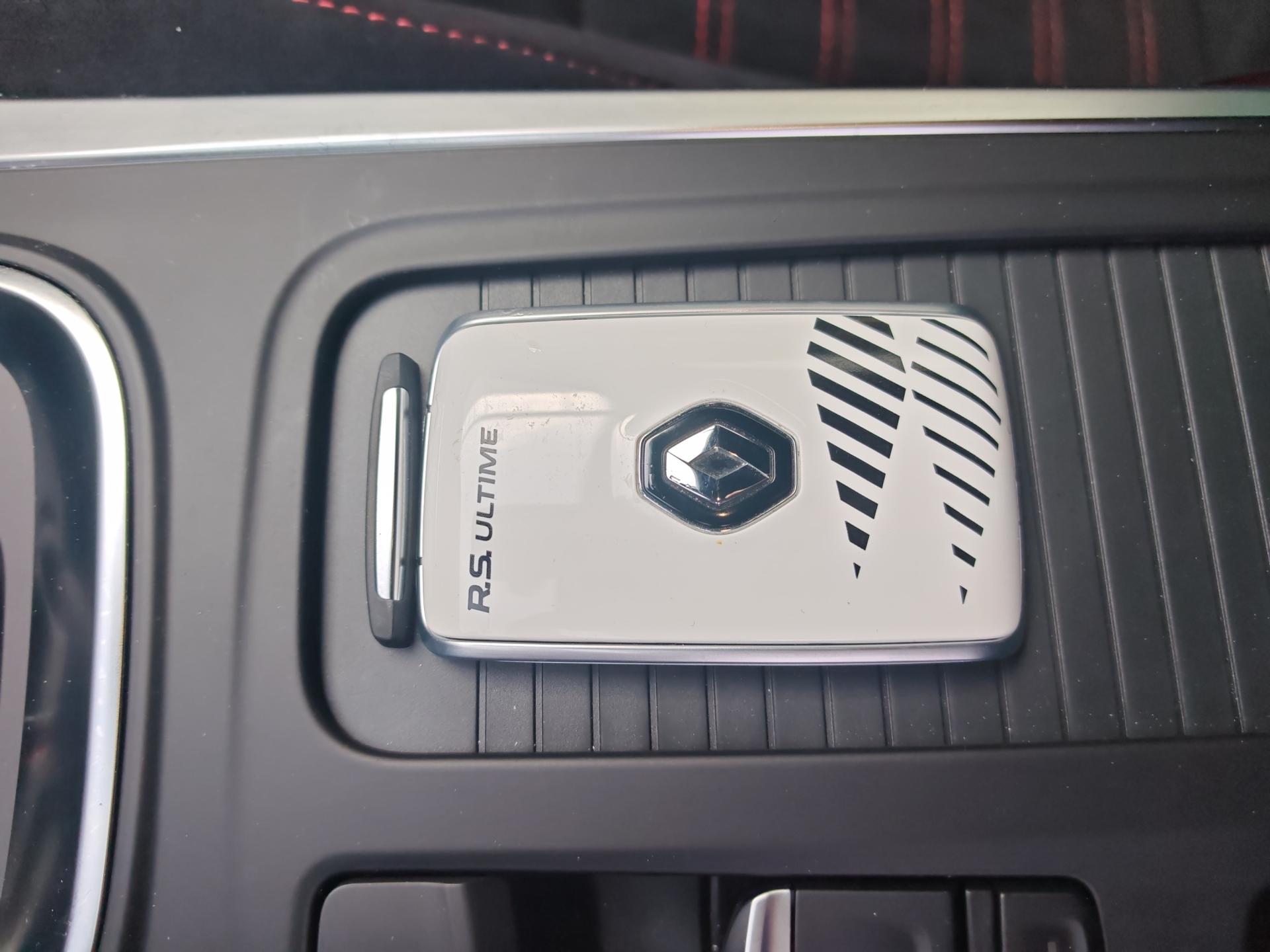 RENAULT Mégane R.S. Ultime 300 EDC-image-18