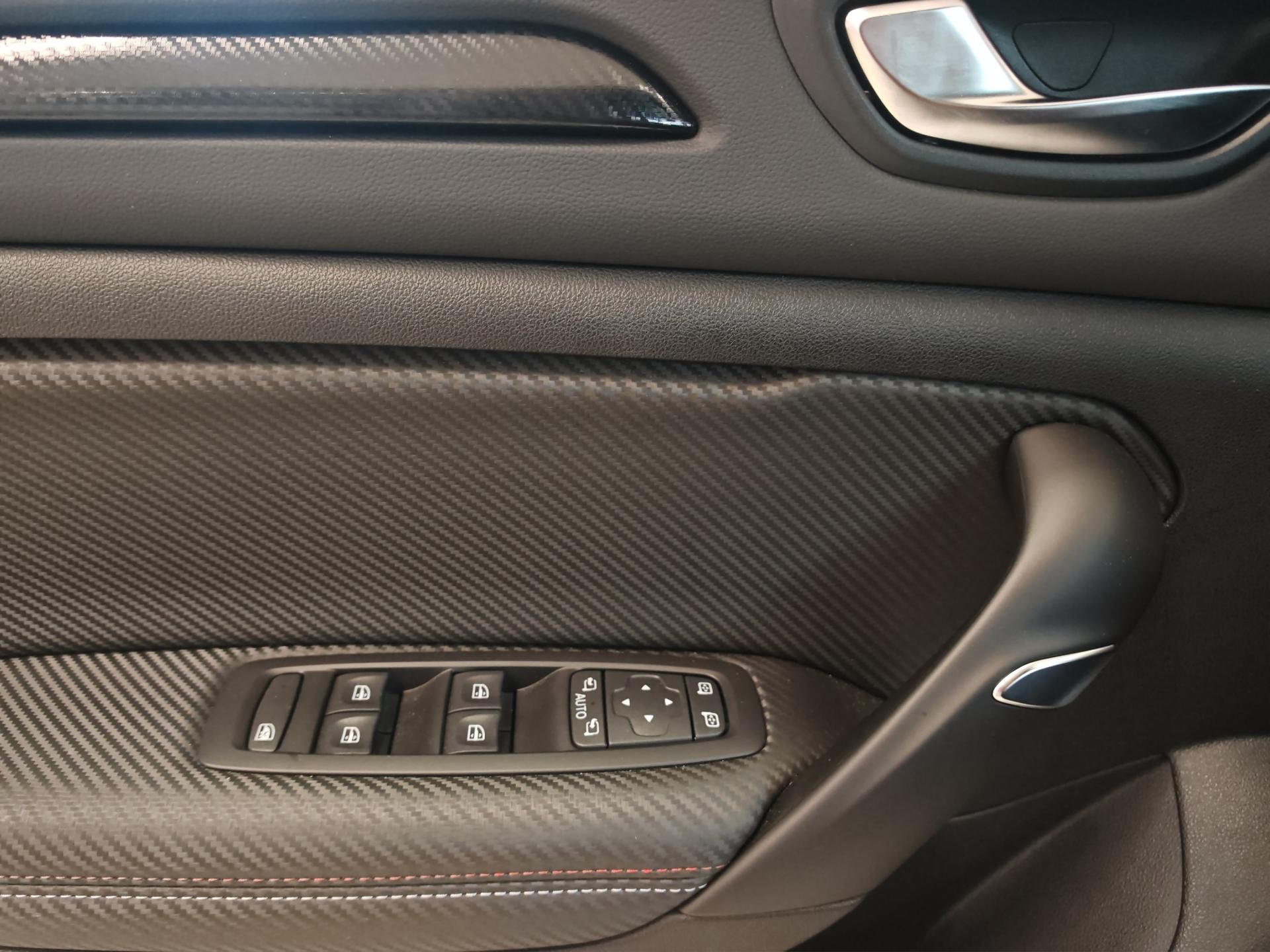 RENAULT Mégane R.S. Ultime 300 EDC-image-23