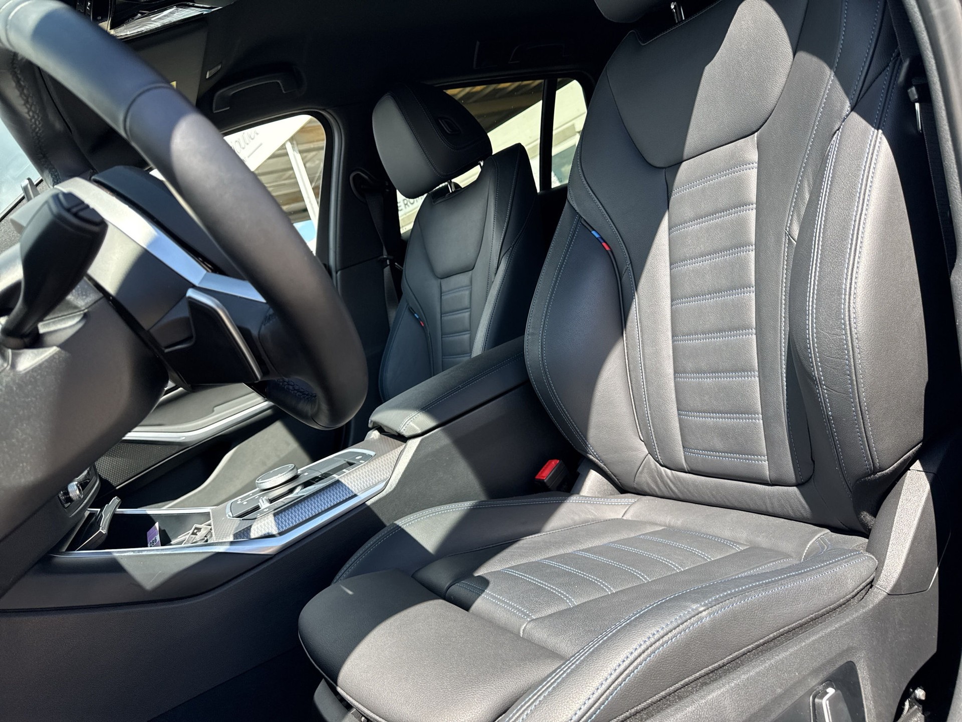 BMW 320d xDrive 48V Touring Steptronic M Sport-image-9