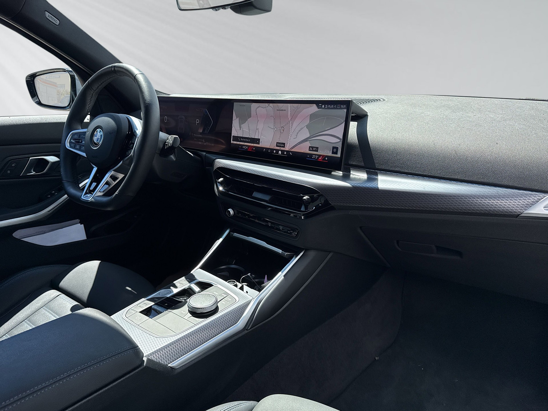 BMW 320d xDrive 48V Touring Steptronic M Sport-image-4
