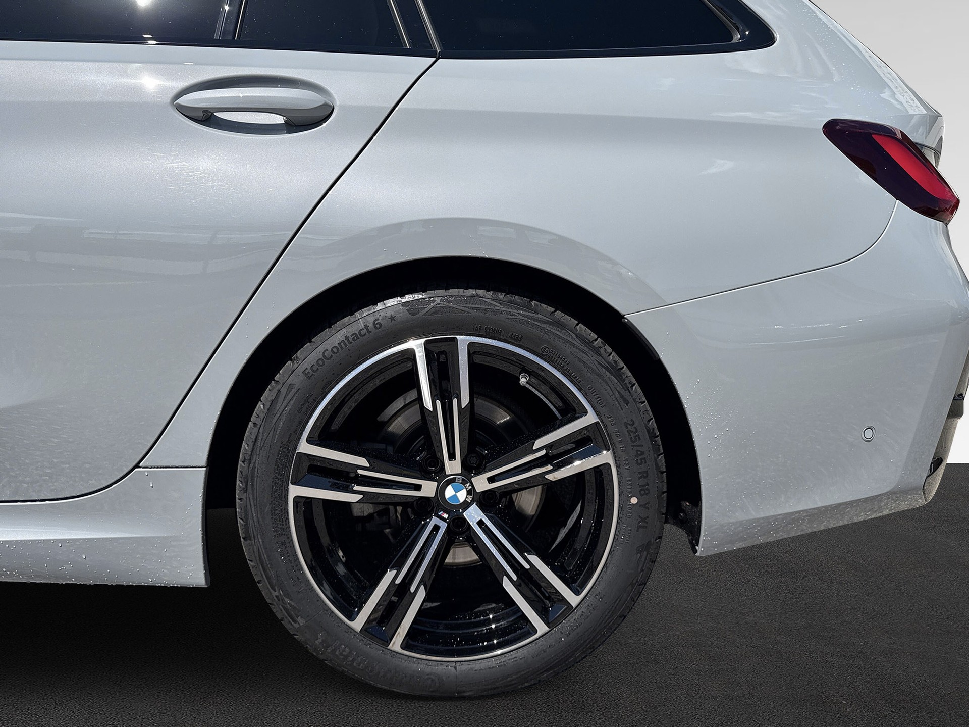 BMW 320d xDrive 48V Touring Steptronic M Sport-image-8