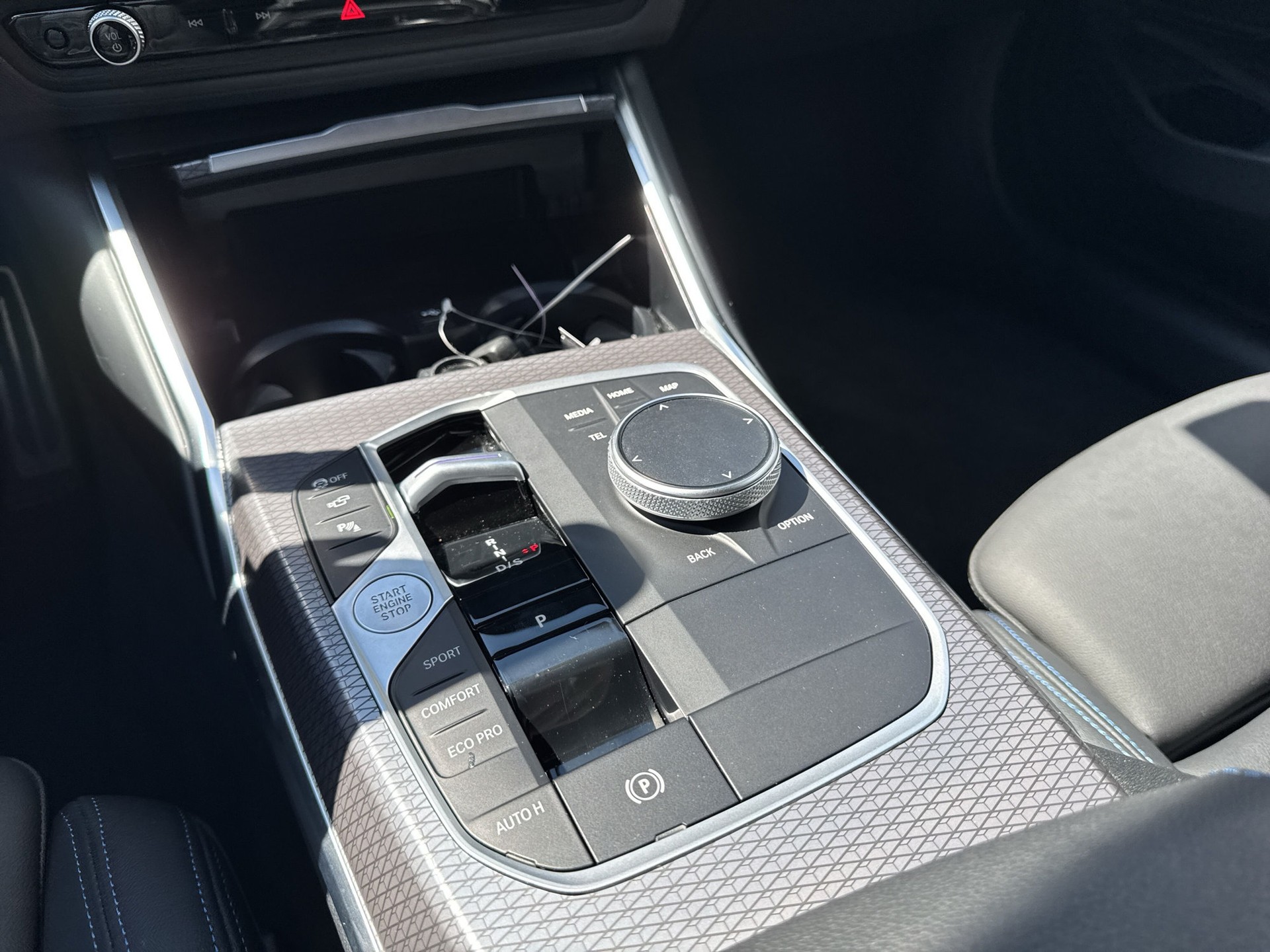 BMW 320d xDrive 48V Touring Steptronic M Sport-image-12