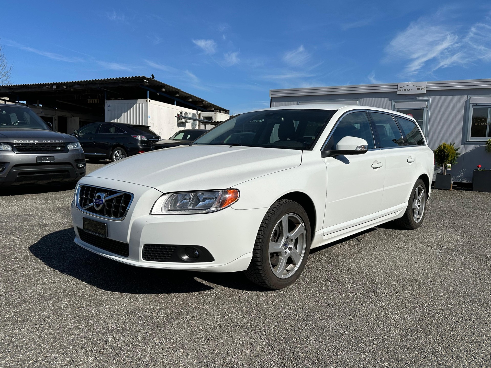 VOLVO V70 D5 AWD Momentum Geartronic-image-1
