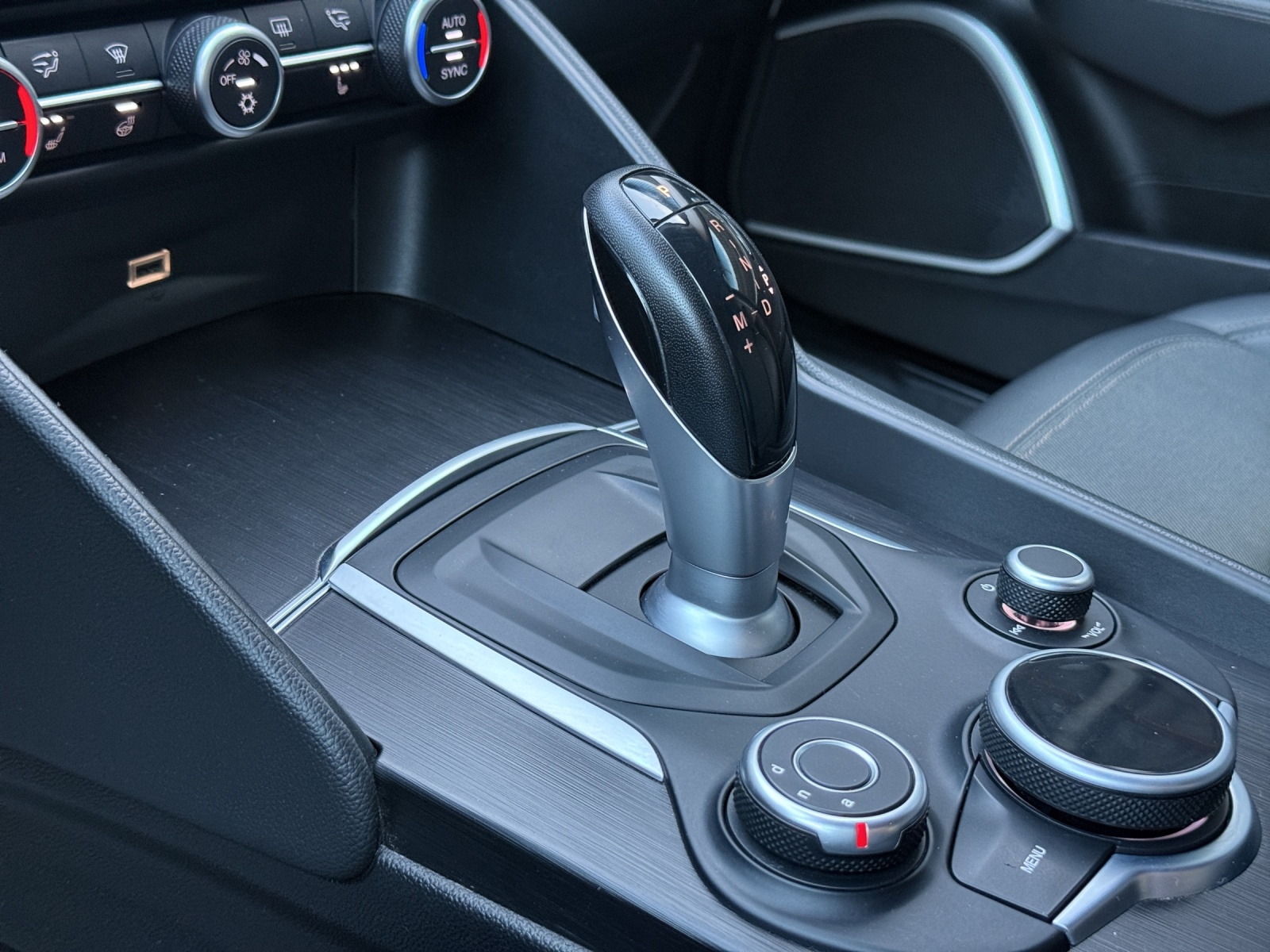 ALFA ROMEO Giulia 2.2 JTDM Super Automatic-image-9