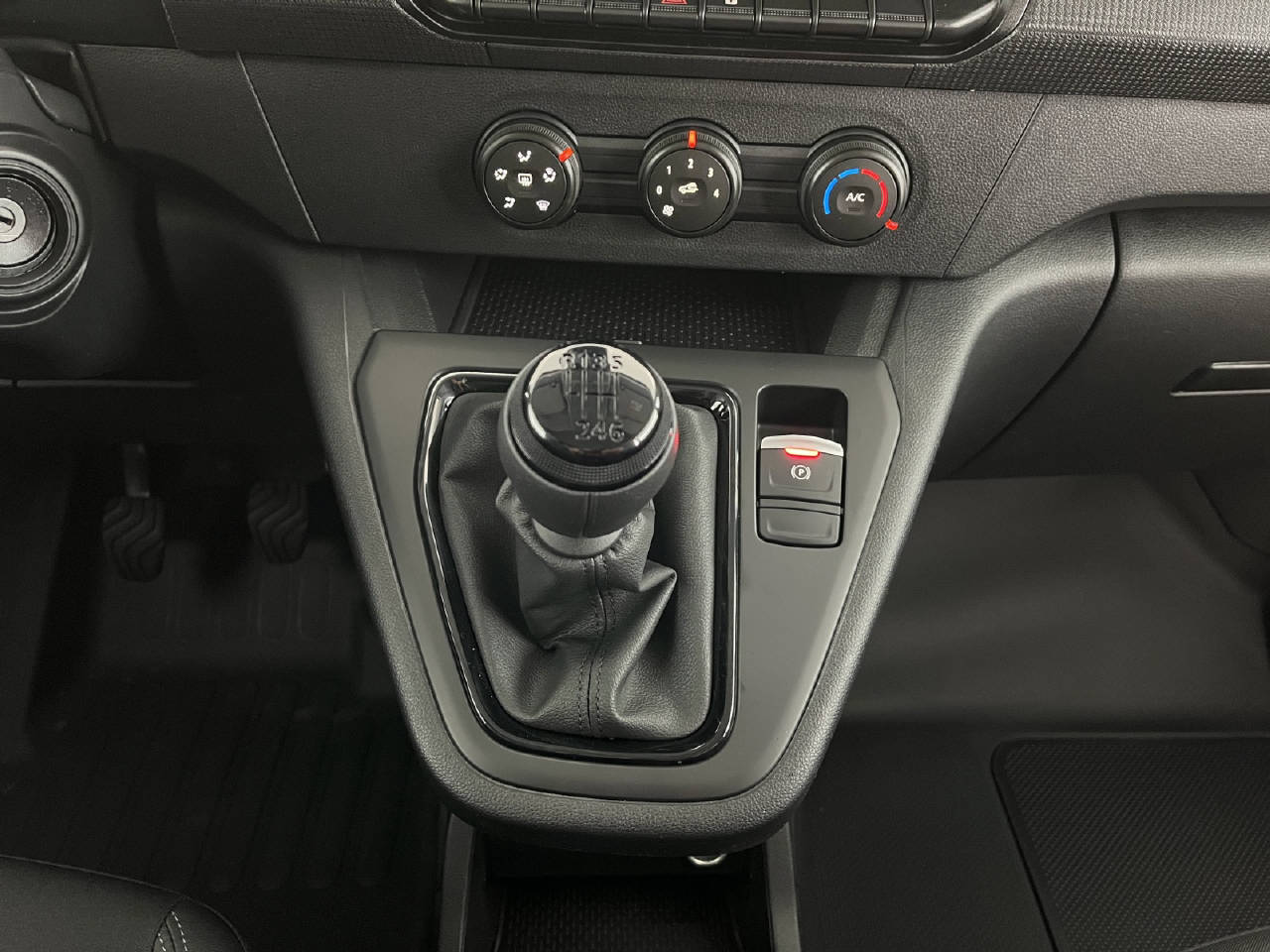 RENAULT Kangoo Van 1.3 TCe 130 Extra-image-13