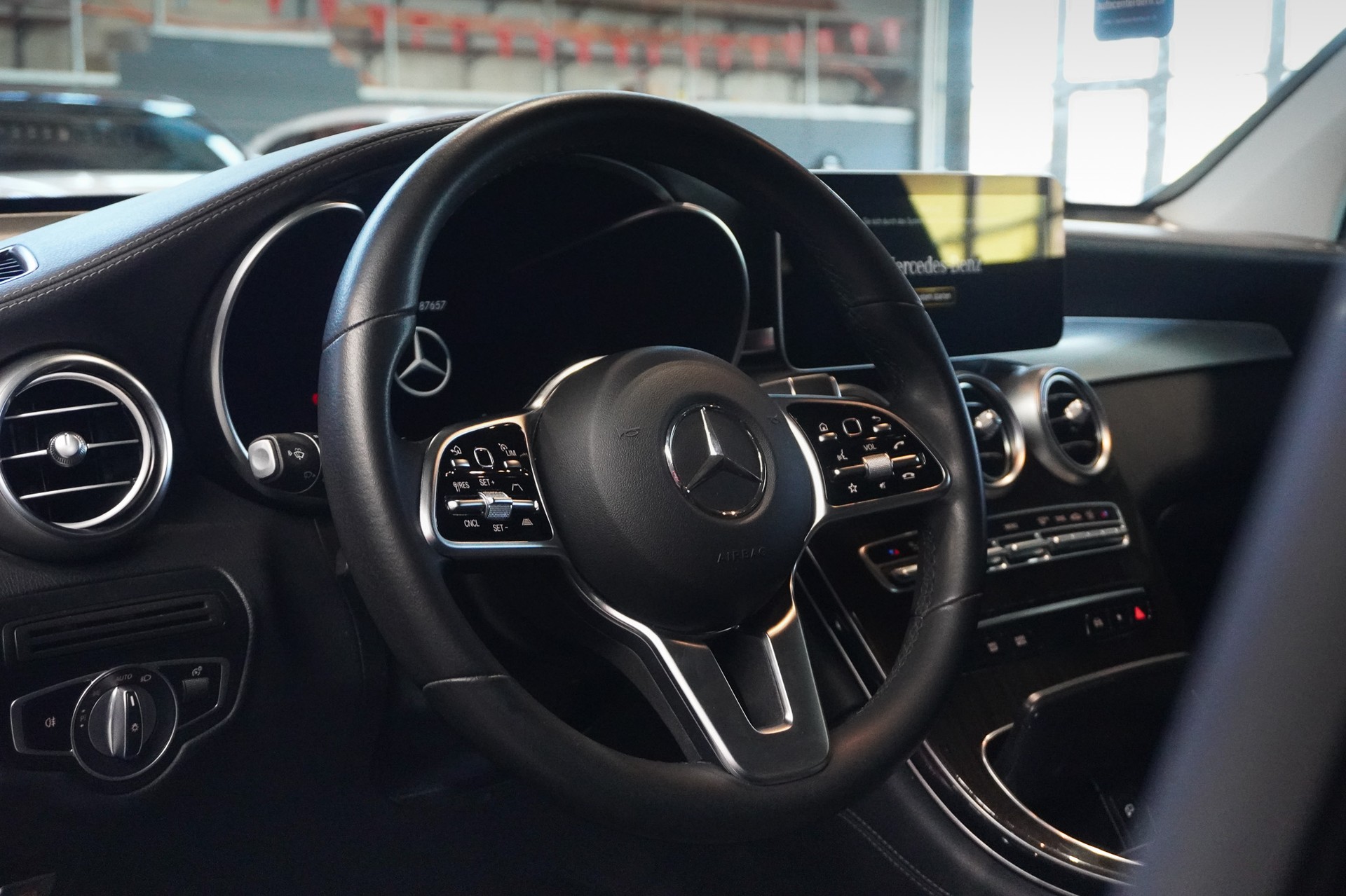 MERCEDES-BENZ GLC 220 d 4Matic 9G-Tronic-image-9