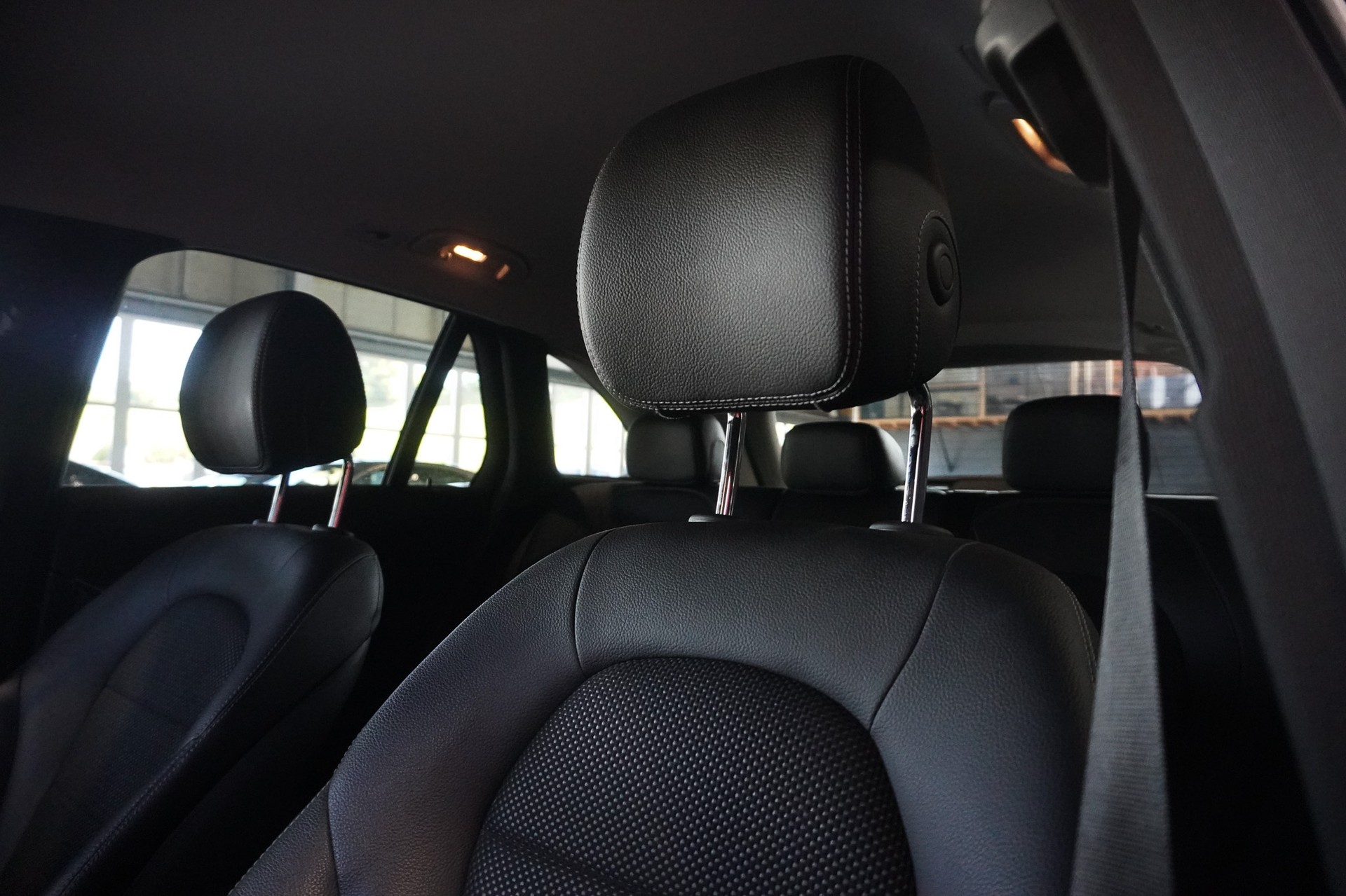 MERCEDES-BENZ GLC 220 d 4Matic 9G-Tronic-image-11