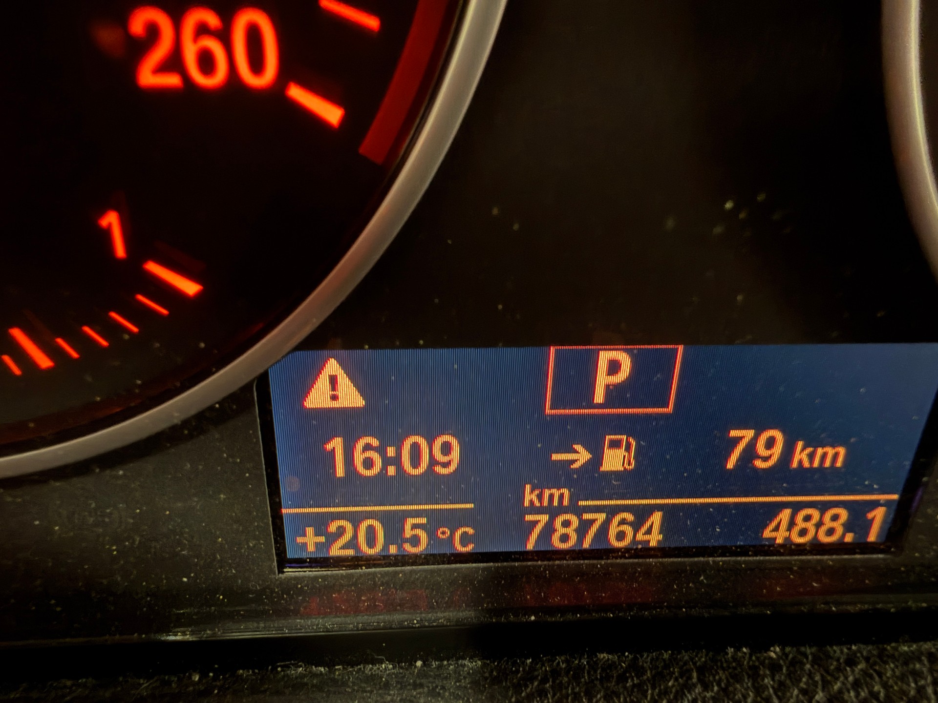 BMW 214d Active Tourer Luxury Line-image-11