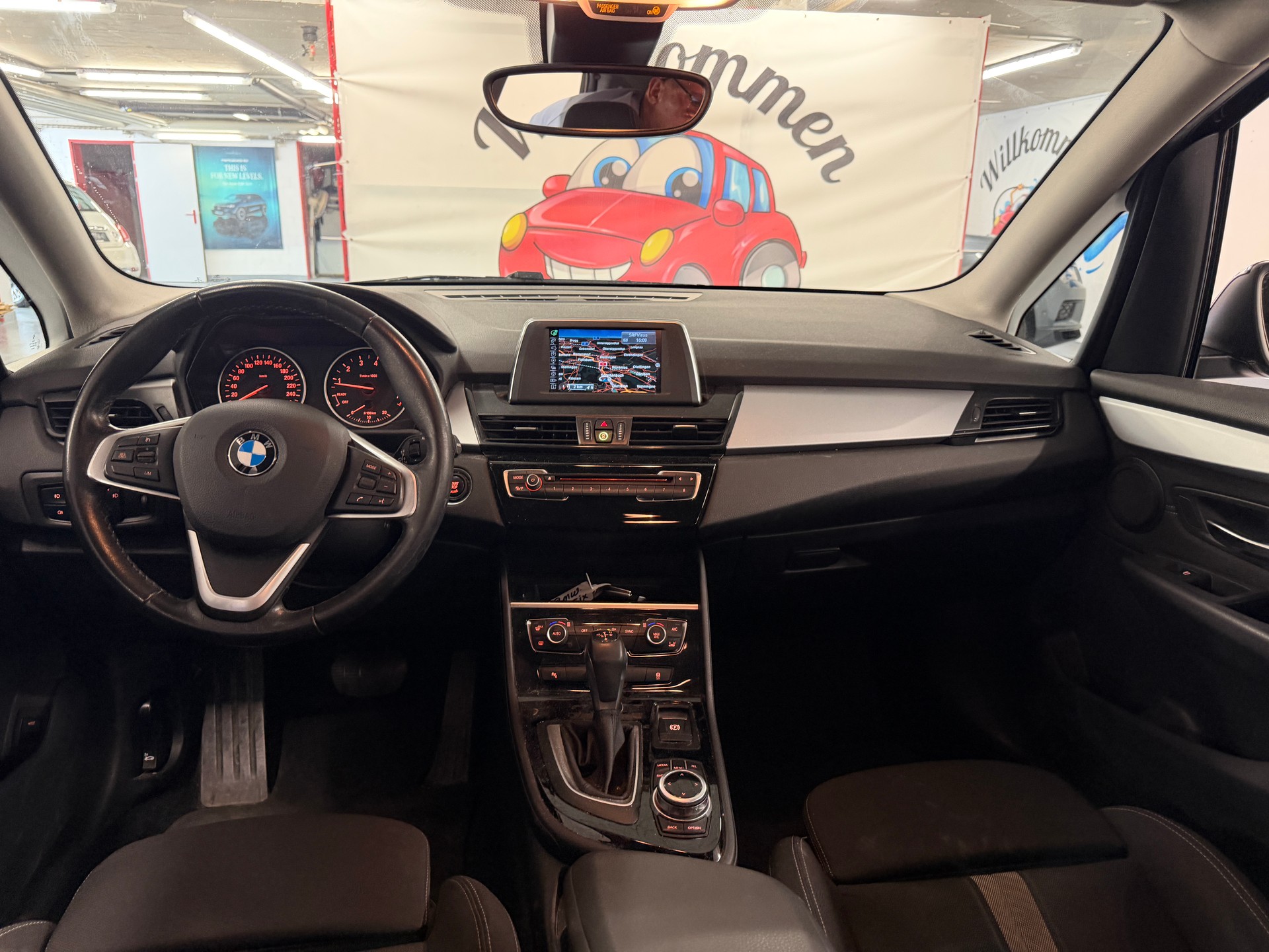 BMW 214d Active Tourer Luxury Line-image-9