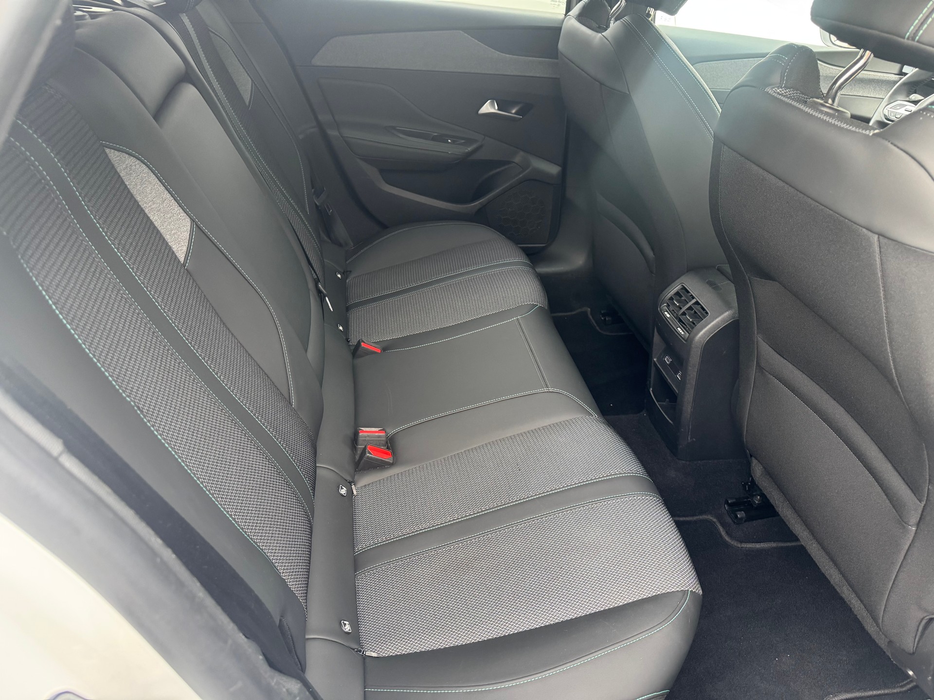 PEUGEOT 308 SW 1.5 BlueHDI Allure Pack EAT8-image-12