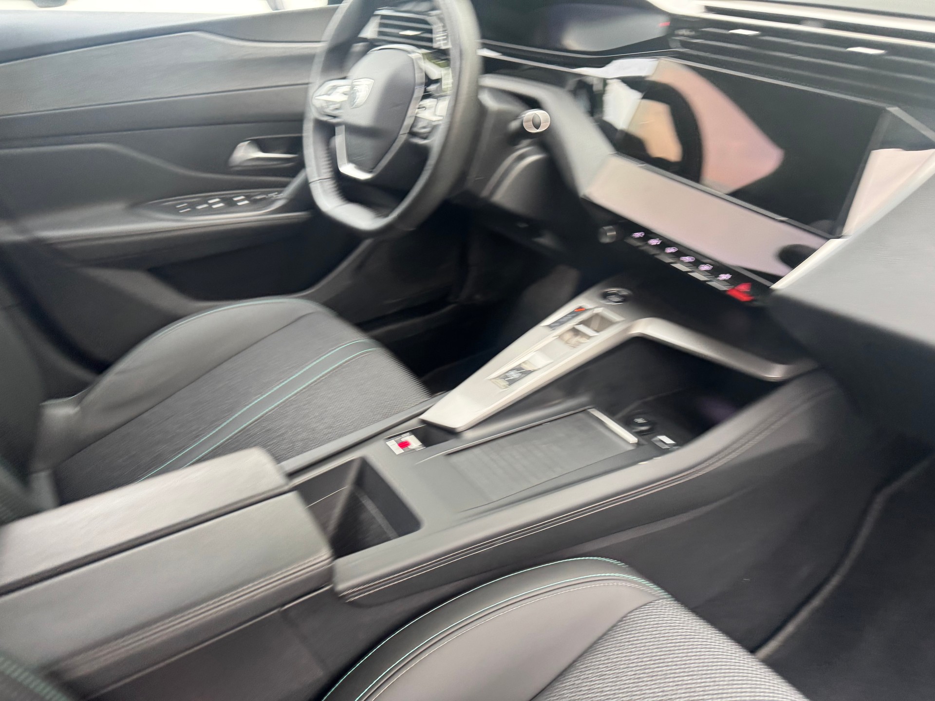 PEUGEOT 308 SW 1.5 BlueHDI Allure Pack EAT8-image-11