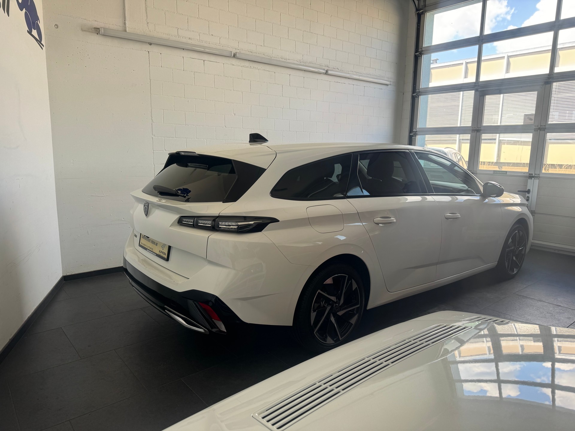 PEUGEOT 308 SW 1.5 BlueHDI Allure Pack EAT8-showroom-element-1