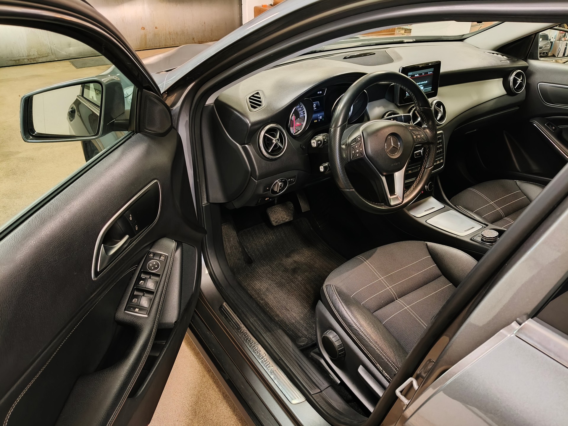 MERCEDES-BENZ GLA 220 CDI Urban 4Matic 7G-DCT-image-16