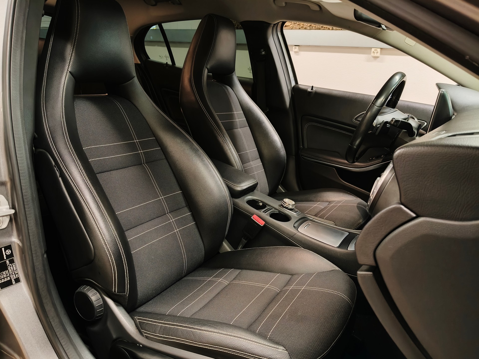 MERCEDES-BENZ GLA 220 CDI Urban 4Matic 7G-DCT-image-24