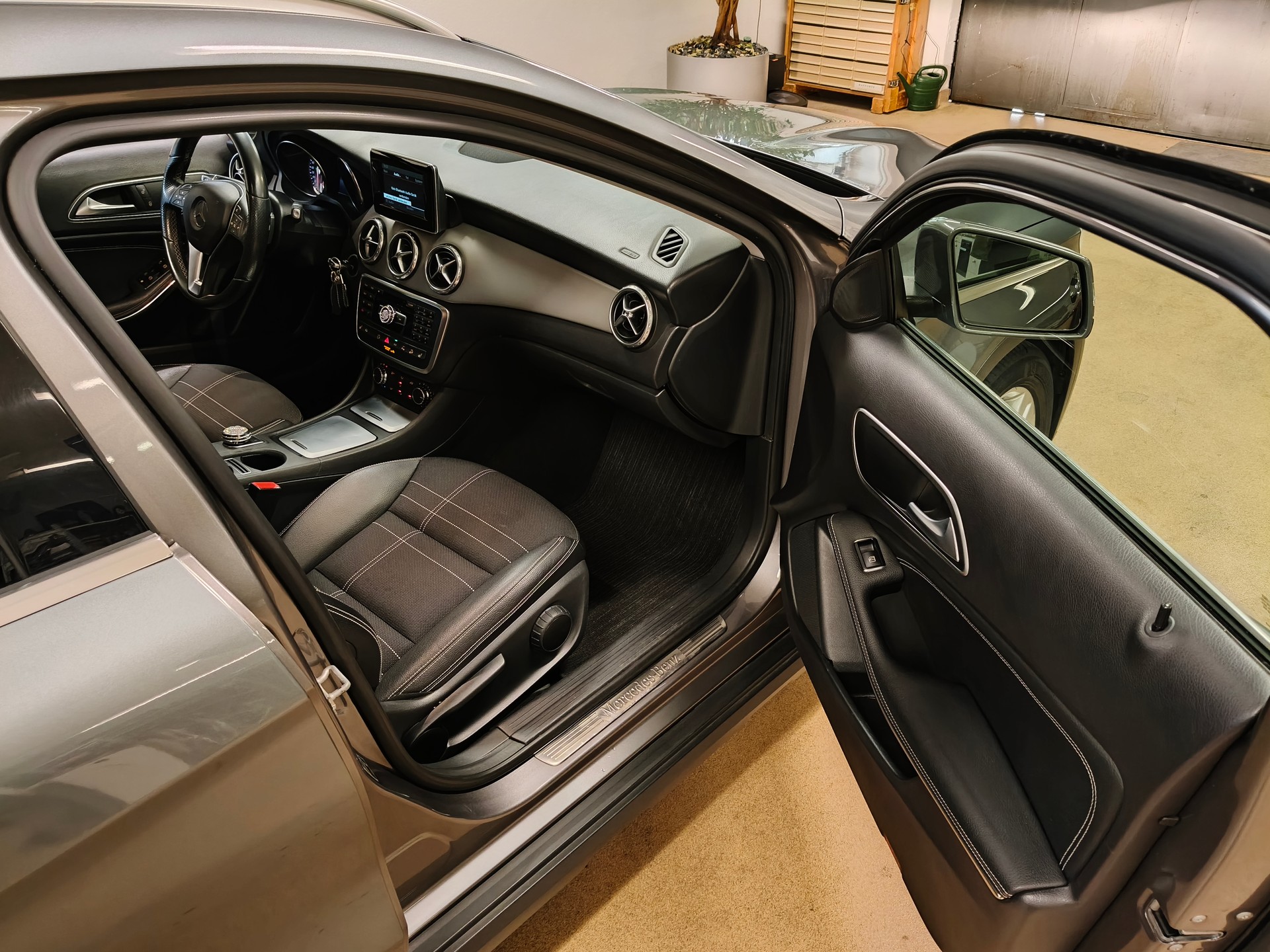 MERCEDES-BENZ GLA 220 CDI Urban 4Matic 7G-DCT-image-23