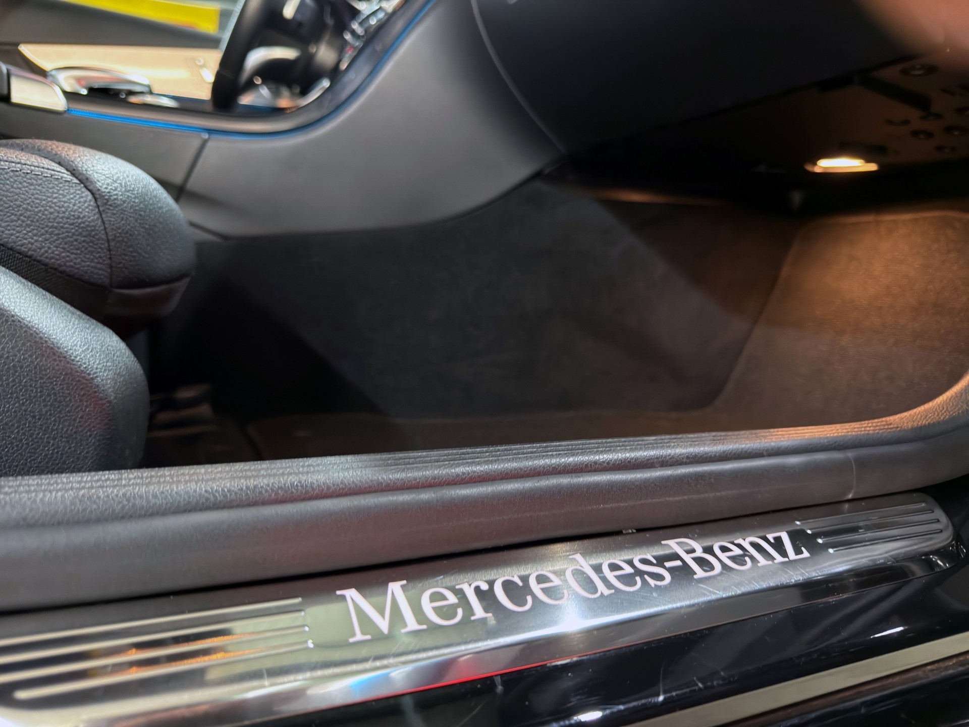 MERCEDES-BENZ C 300 AMG Line 7G-Tronic-image-24