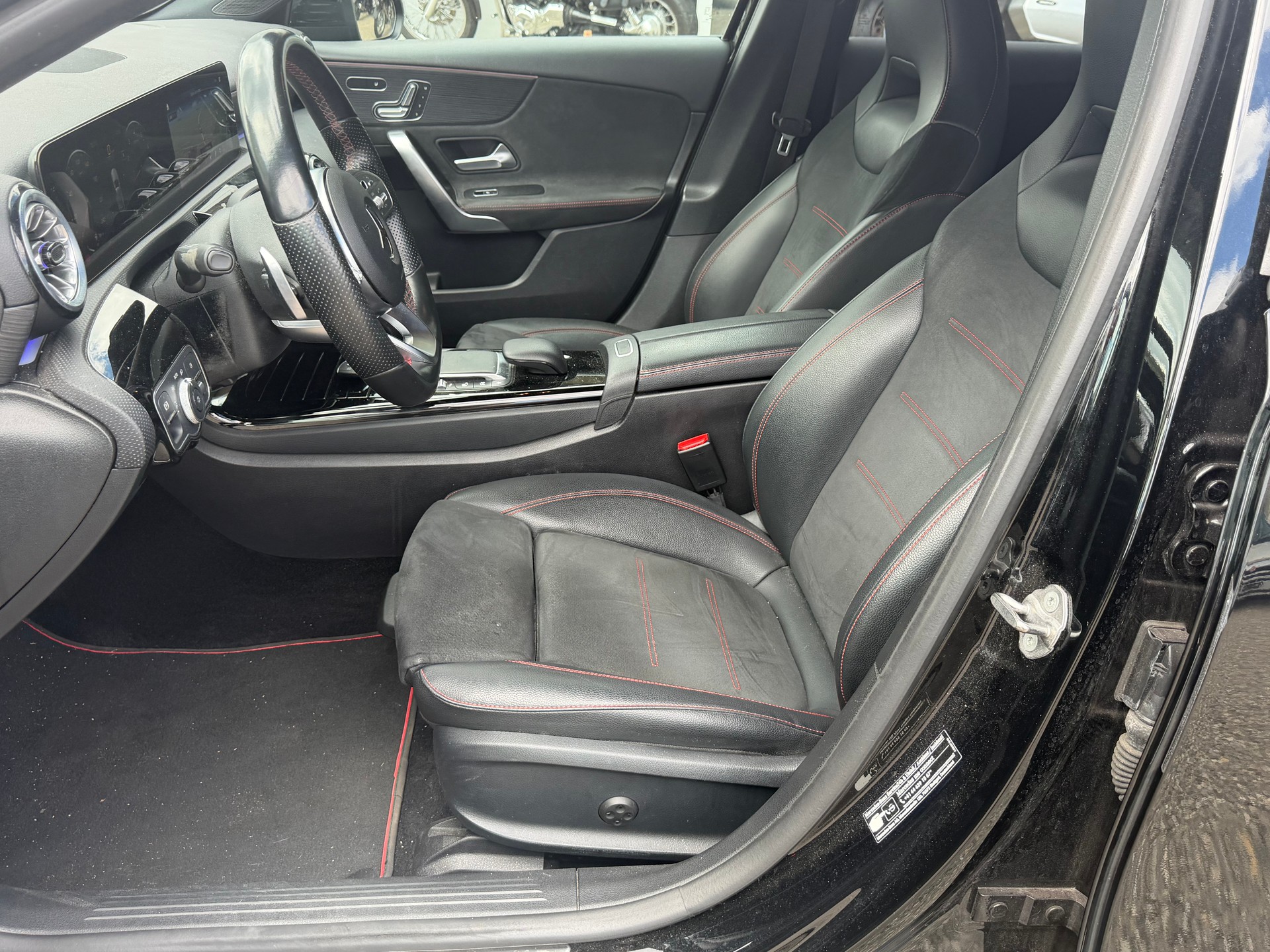 MERCEDES-BENZ A 180 Night Star AMG Line 7G-DCT-image-13