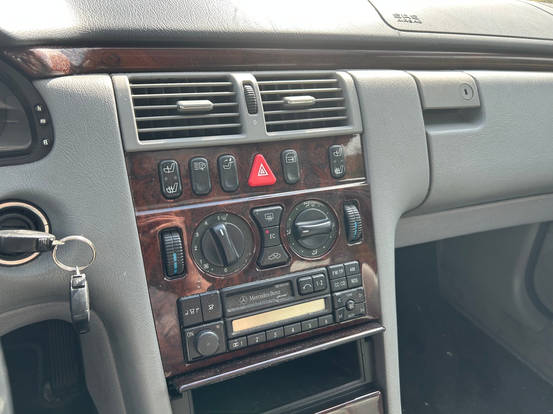 MERCEDES-BENZ E 280 Avantgarde 4-Matic Automatic-image-11