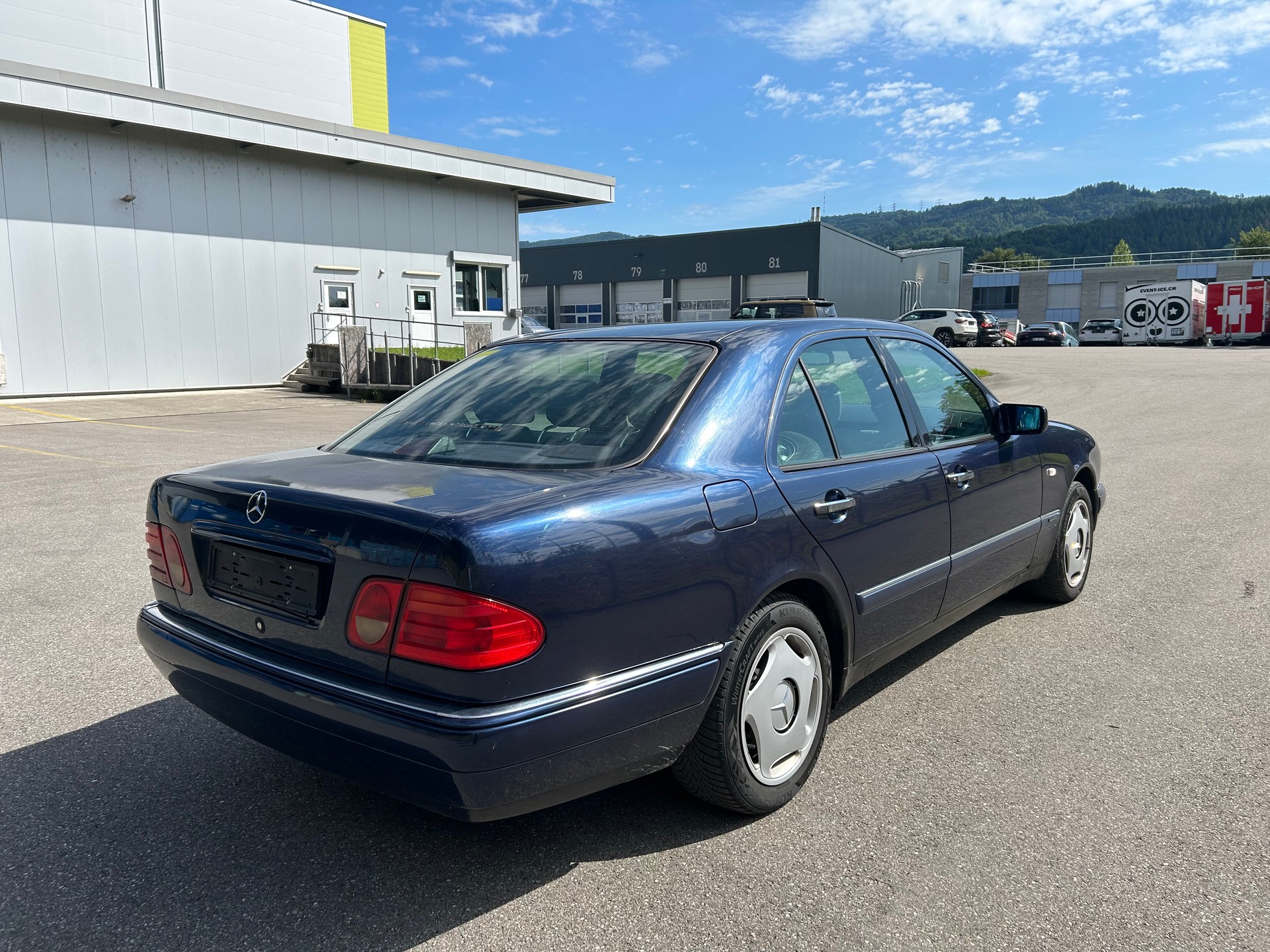 MERCEDES-BENZ E 280 Avantgarde 4-Matic Automatic-image-2