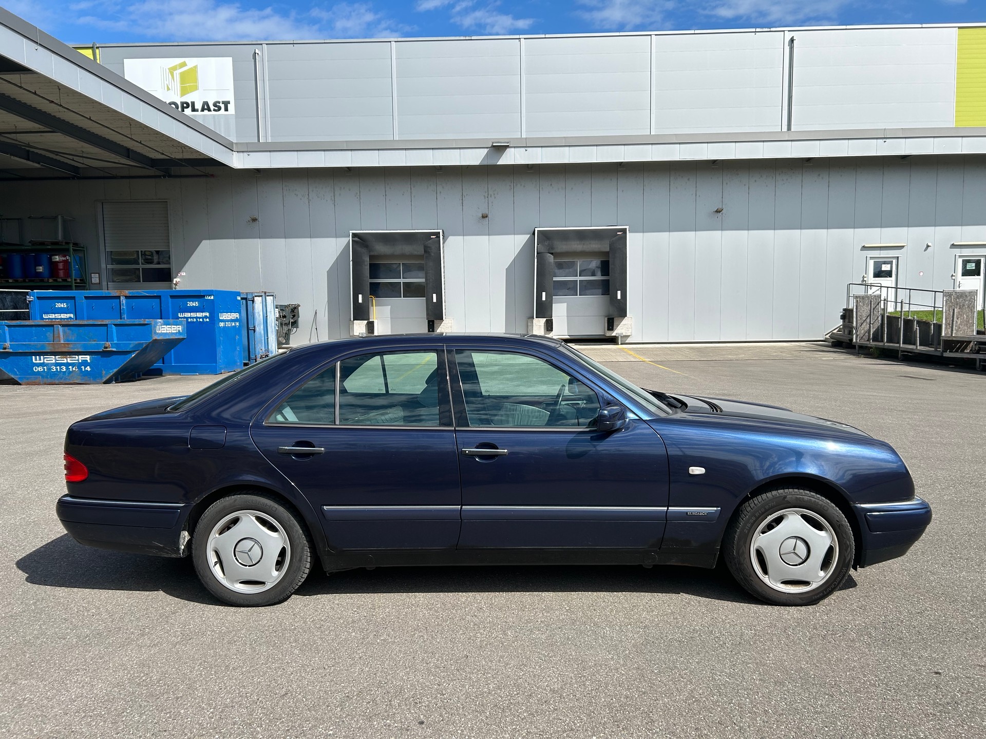 MERCEDES-BENZ E 280 Avantgarde 4-Matic Automatic-image-4