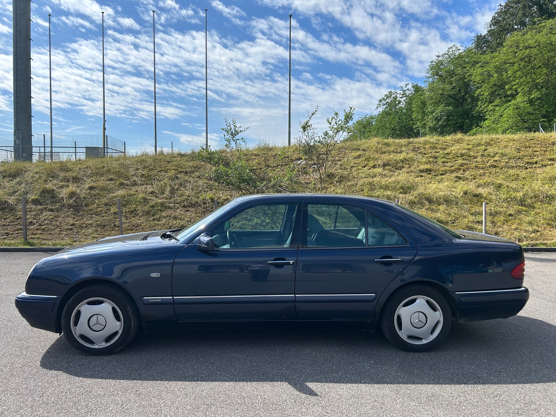 MERCEDES-BENZ E 280 Avantgarde 4-Matic Automatic-image-5