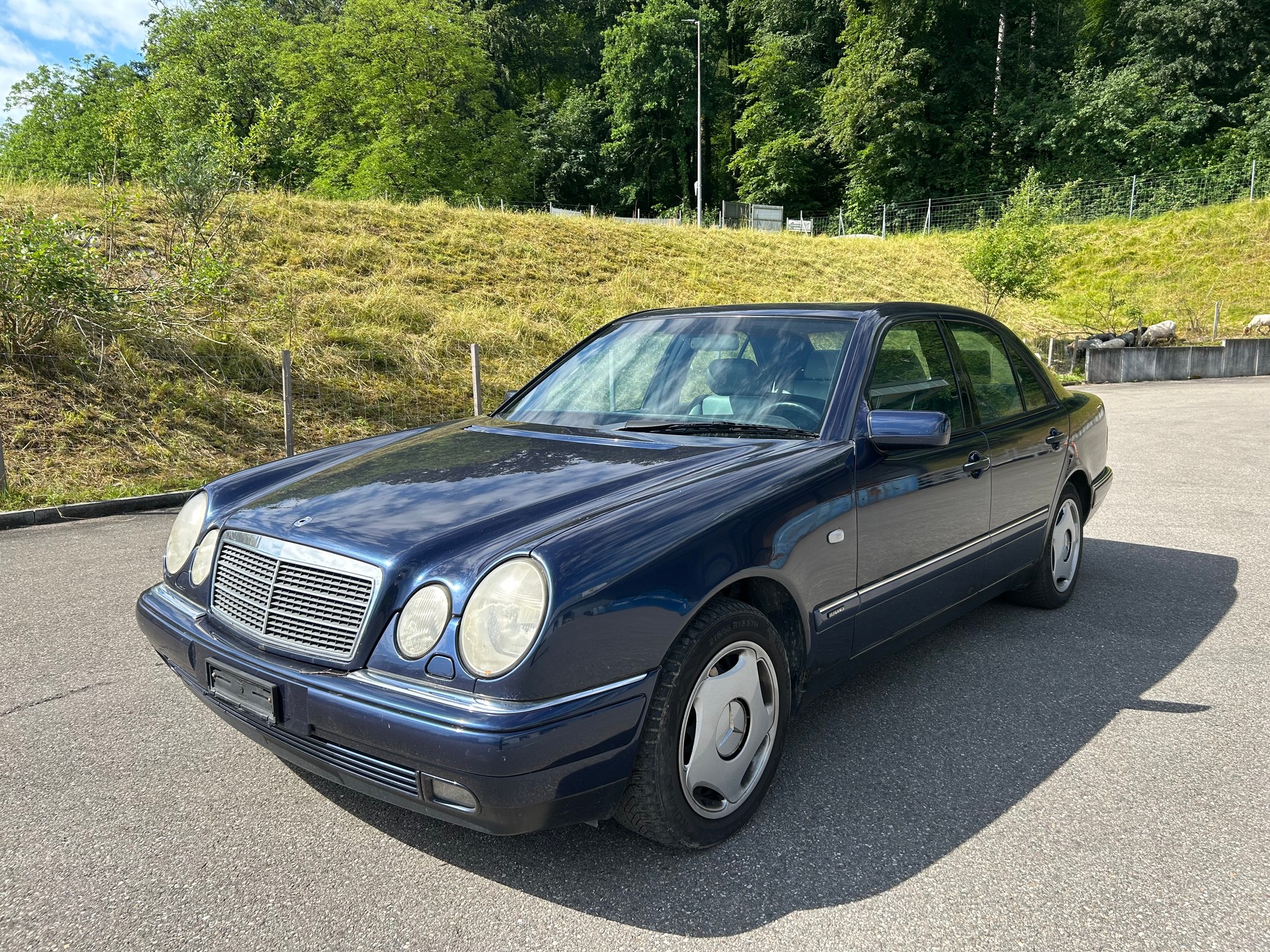 MERCEDES-BENZ E 280 Avantgarde 4-Matic Automatic-image-1