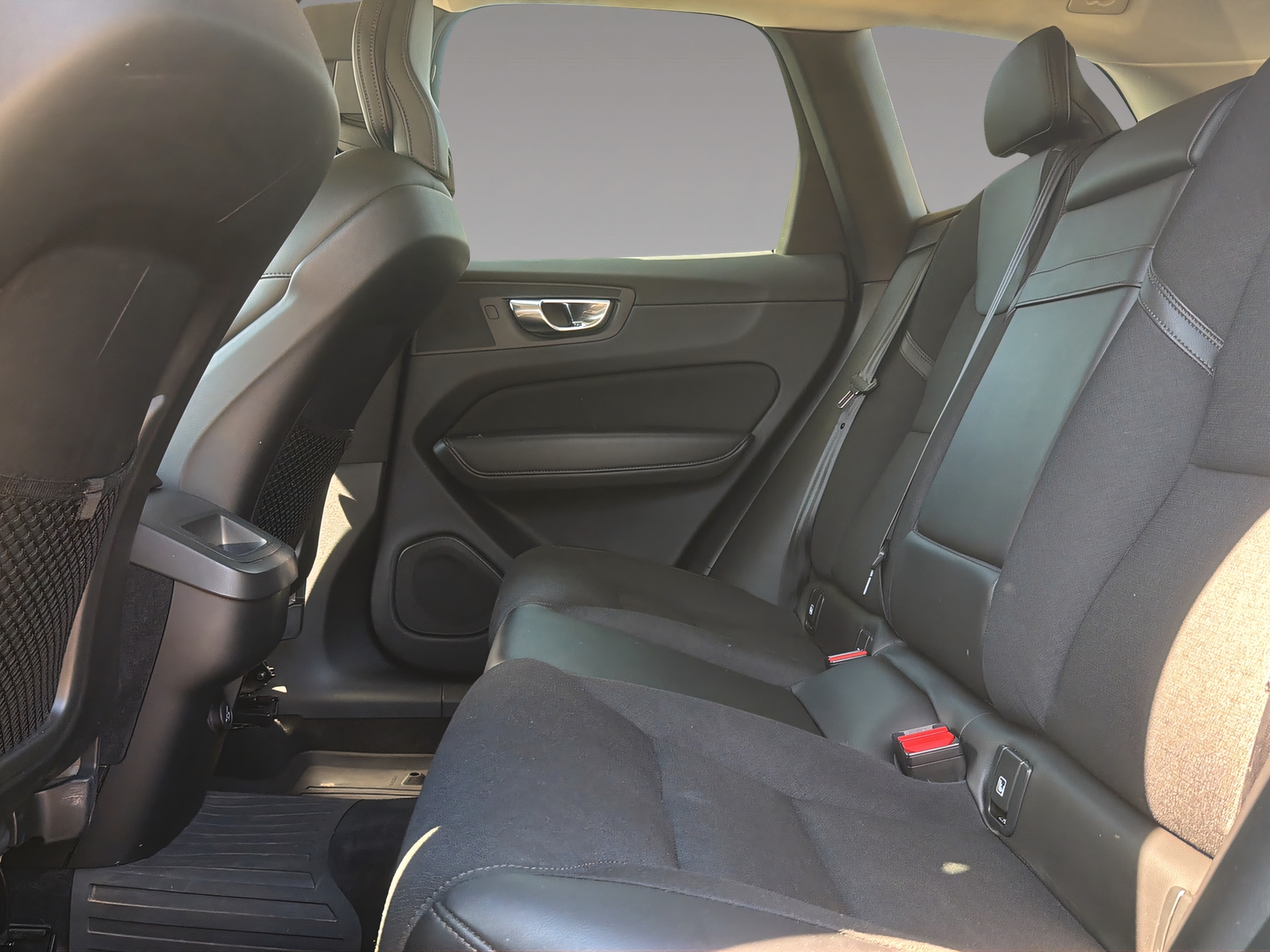 VOLVO XC60 2.0 D4 Momentum AWD-image-16