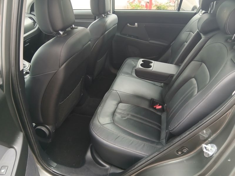 KIA Sportage 2.0 CRDi Style 4WD Automatic-image-7