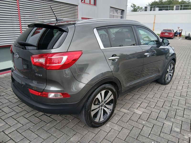 KIA Sportage 2.0 CRDi Style 4WD Automatic-image-1