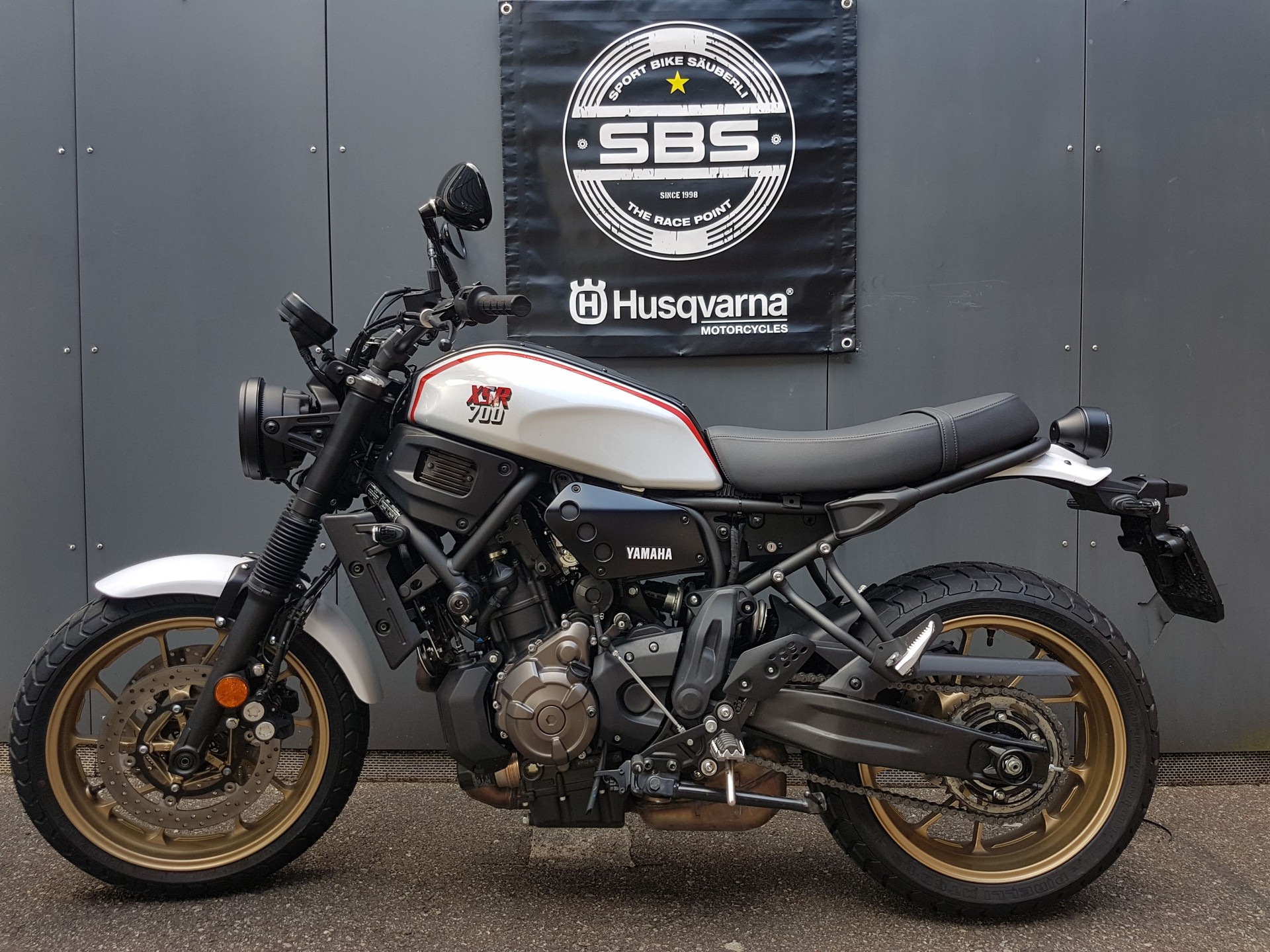 YAMAHA XSR 700 XTribute-image-1