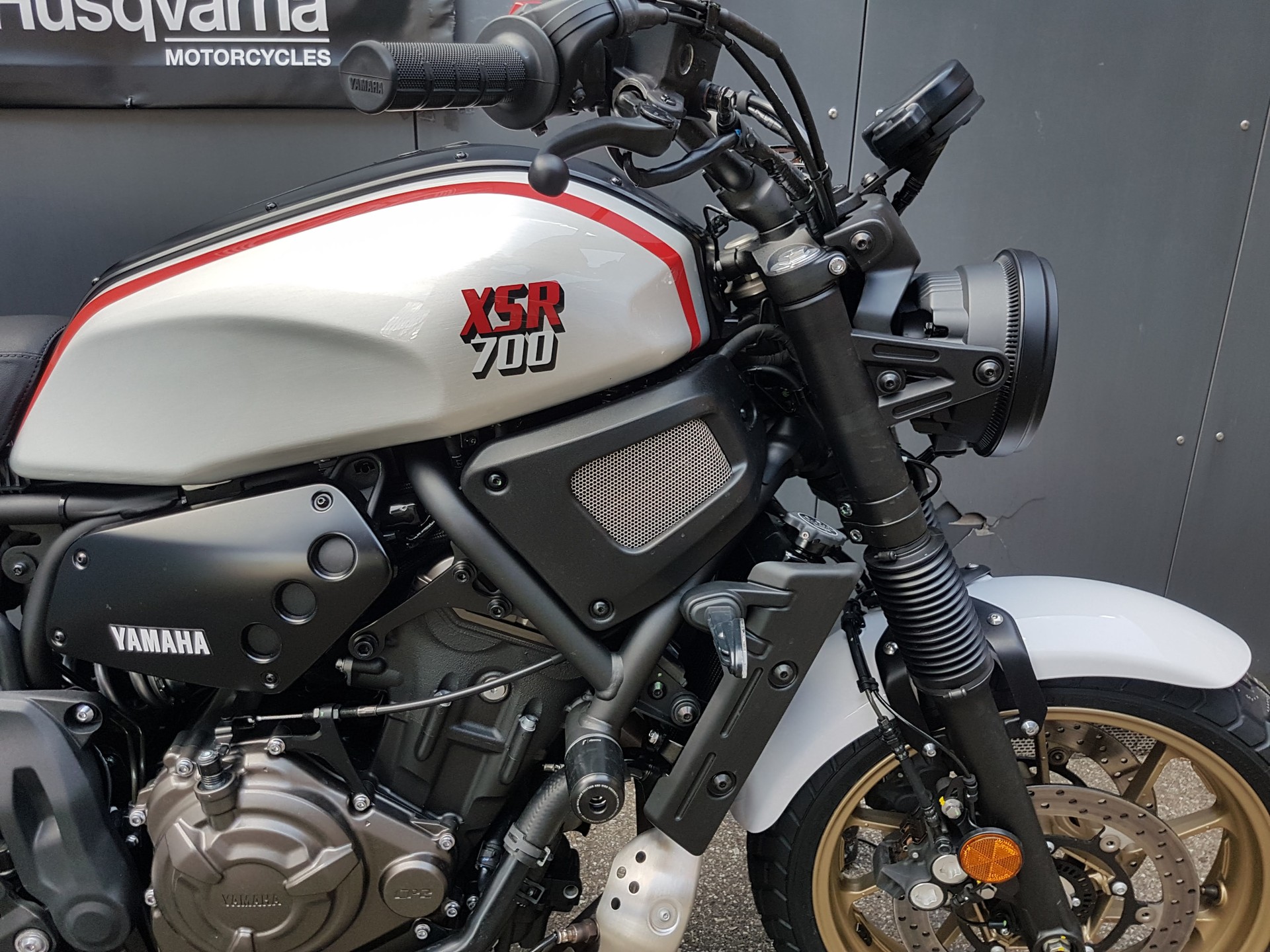 YAMAHA XSR 700 XTribute-image-2