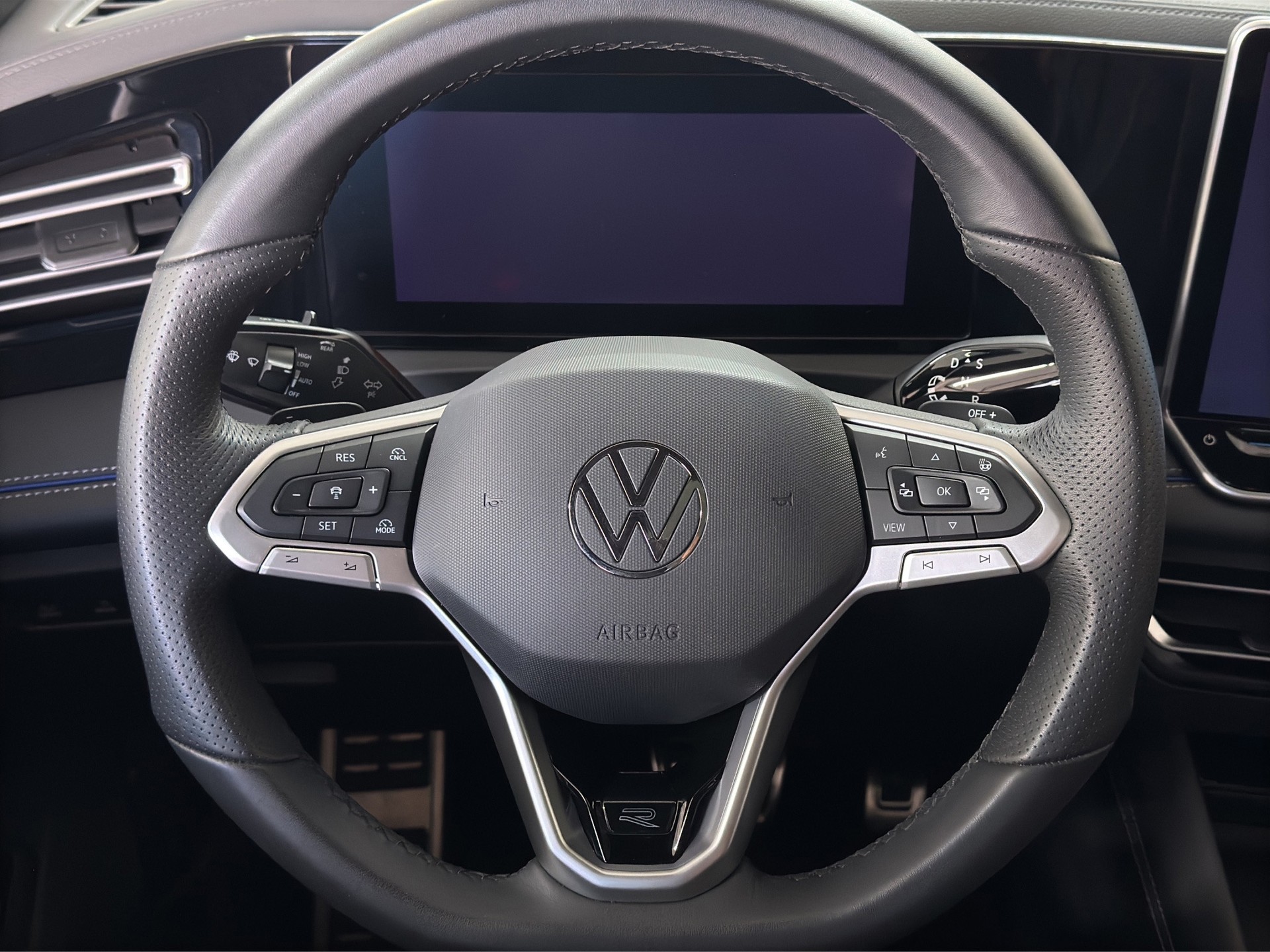 VW Tiguan 2.0 TSI DSG R-Line 4M. "AHK-Leder Varenna-Pano-360°Kam.-Black Style"-image-13
