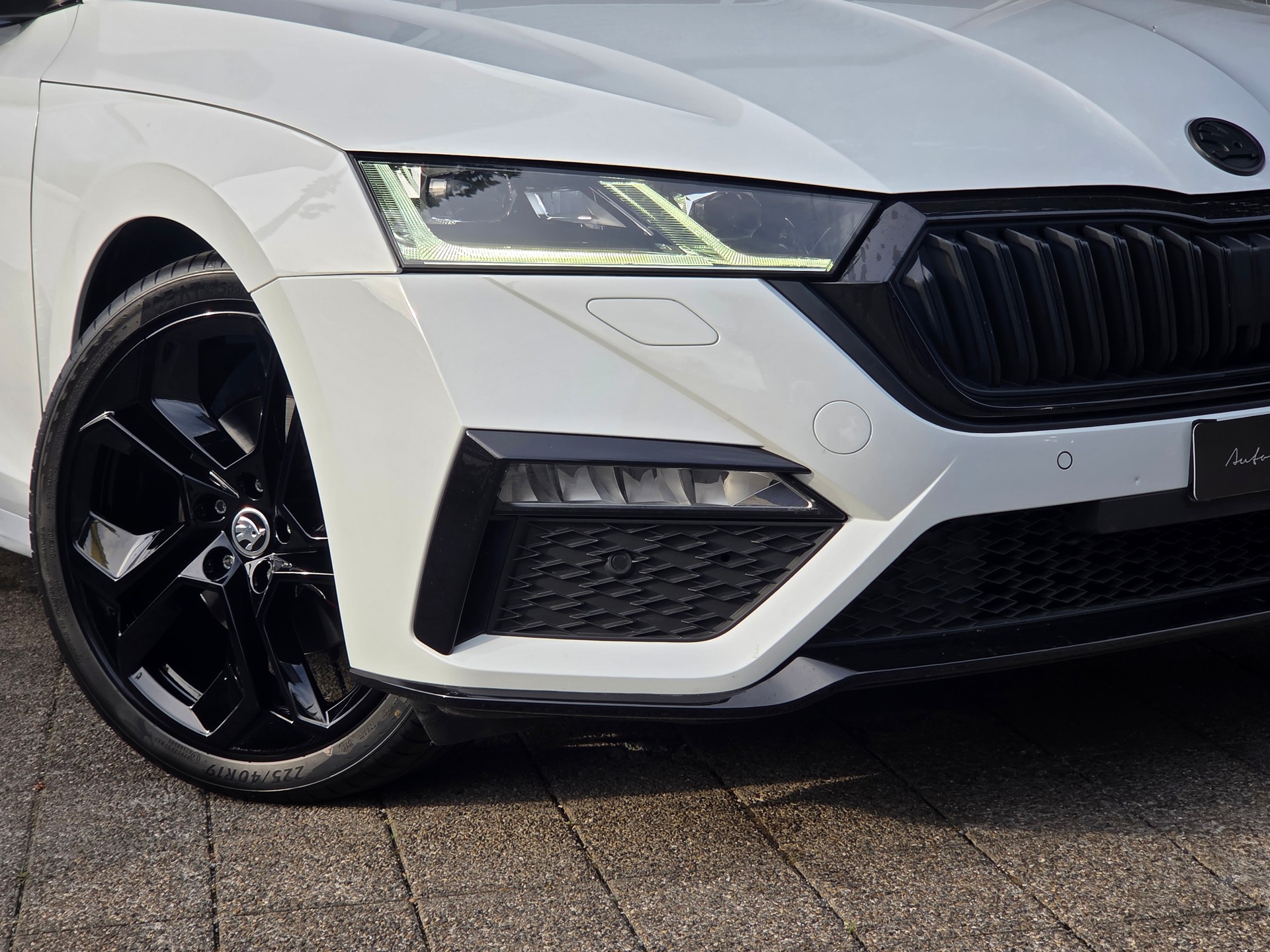 SKODA Octavia Combi 2.0 TDI DSG RS 4x4 ** EL.ANHÄNGERKUPPLUNG - CANTON SOUND SYS. -KEYLESS -ASSIS.-PAKET PLUS -ADAPTIVE LED**-showroom-element-3