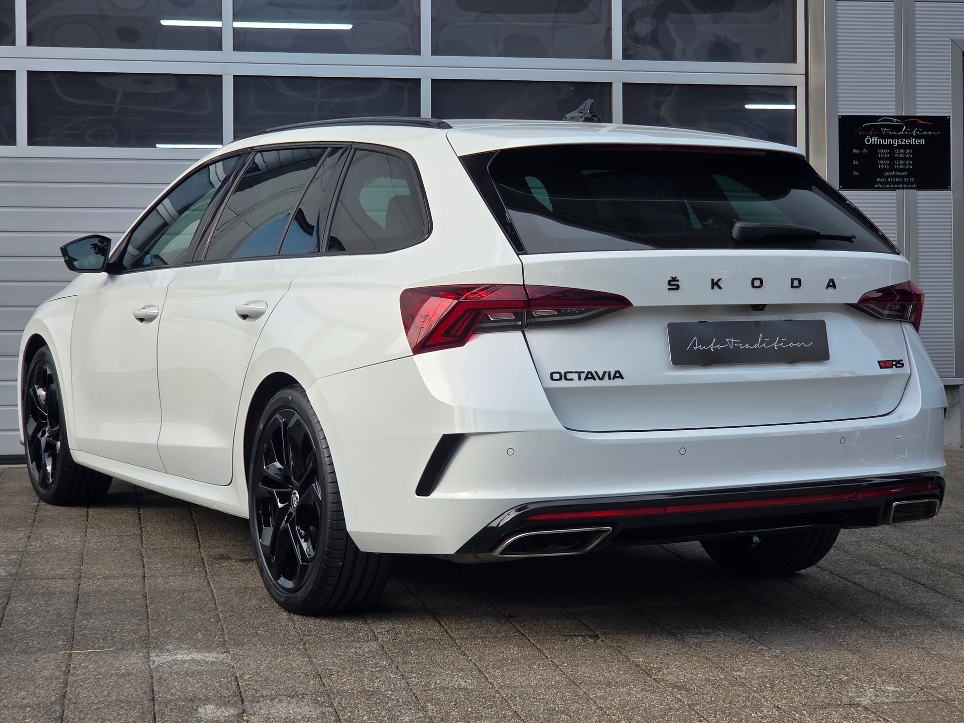 SKODA Octavia Combi 2.0 TDI DSG RS 4x4 ** EL.ANHÄNGERKUPPLUNG - CANTON SOUND SYS. -KEYLESS -ASSIS.-PAKET PLUS -ADAPTIVE LED**-showroom-element-2