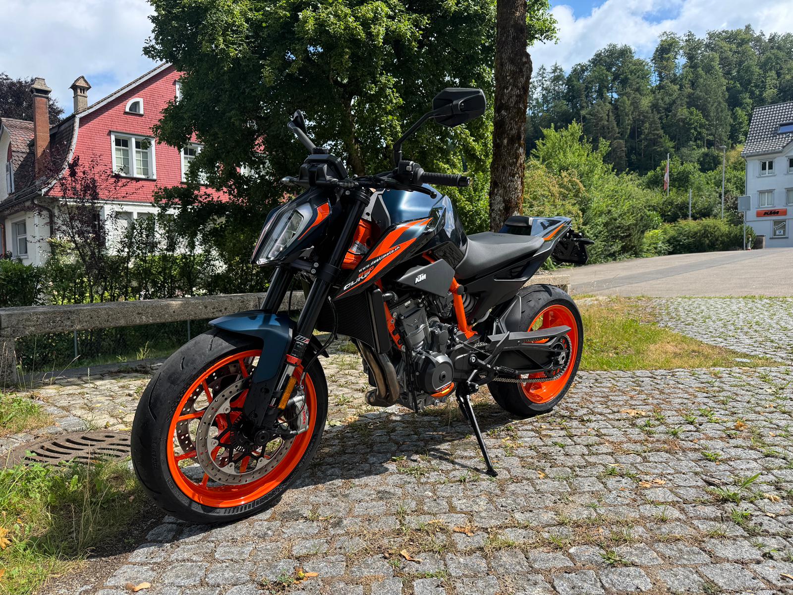 KTM 890 Duke R-image-2