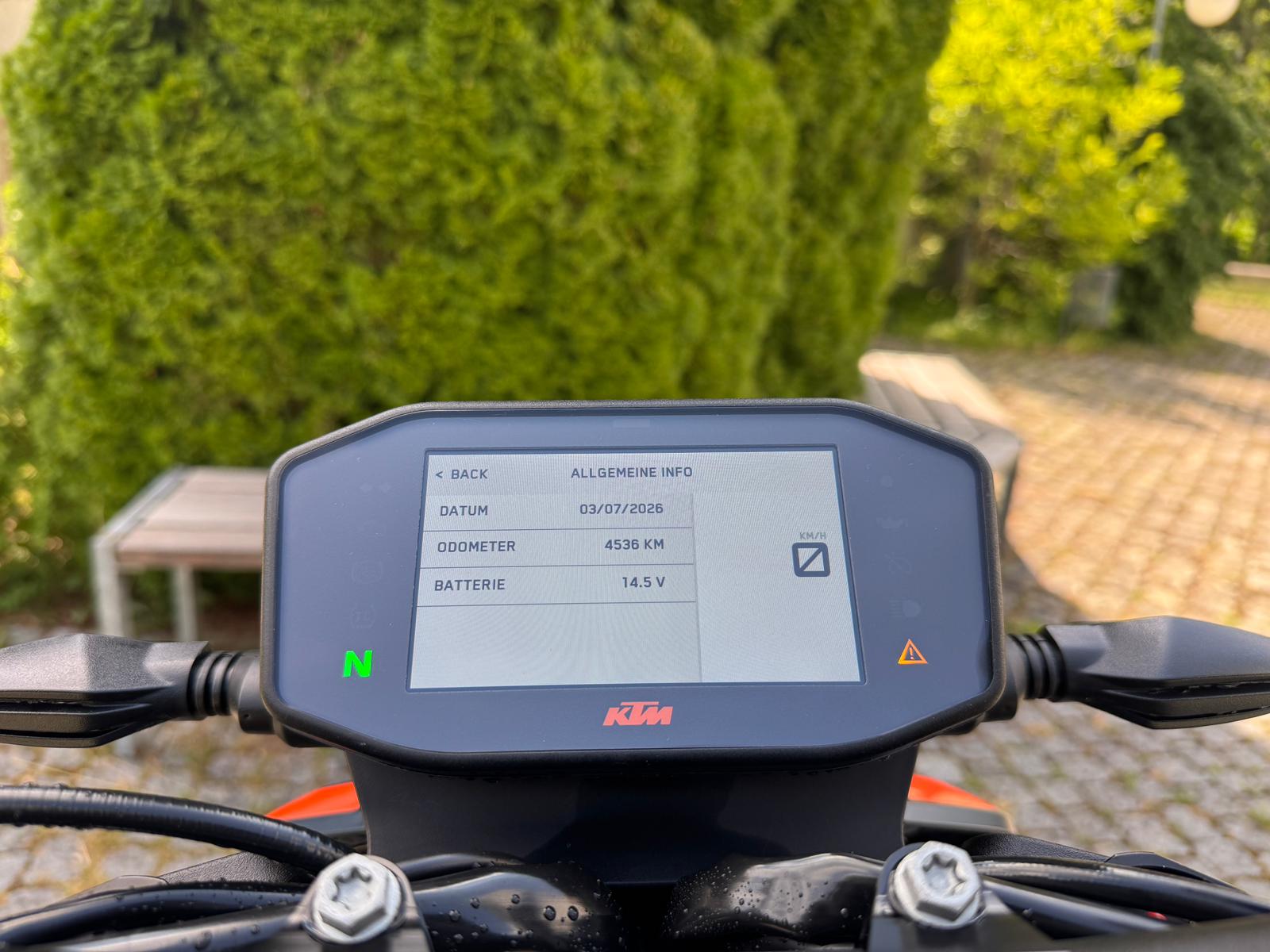 KTM 890 Duke R-image-9