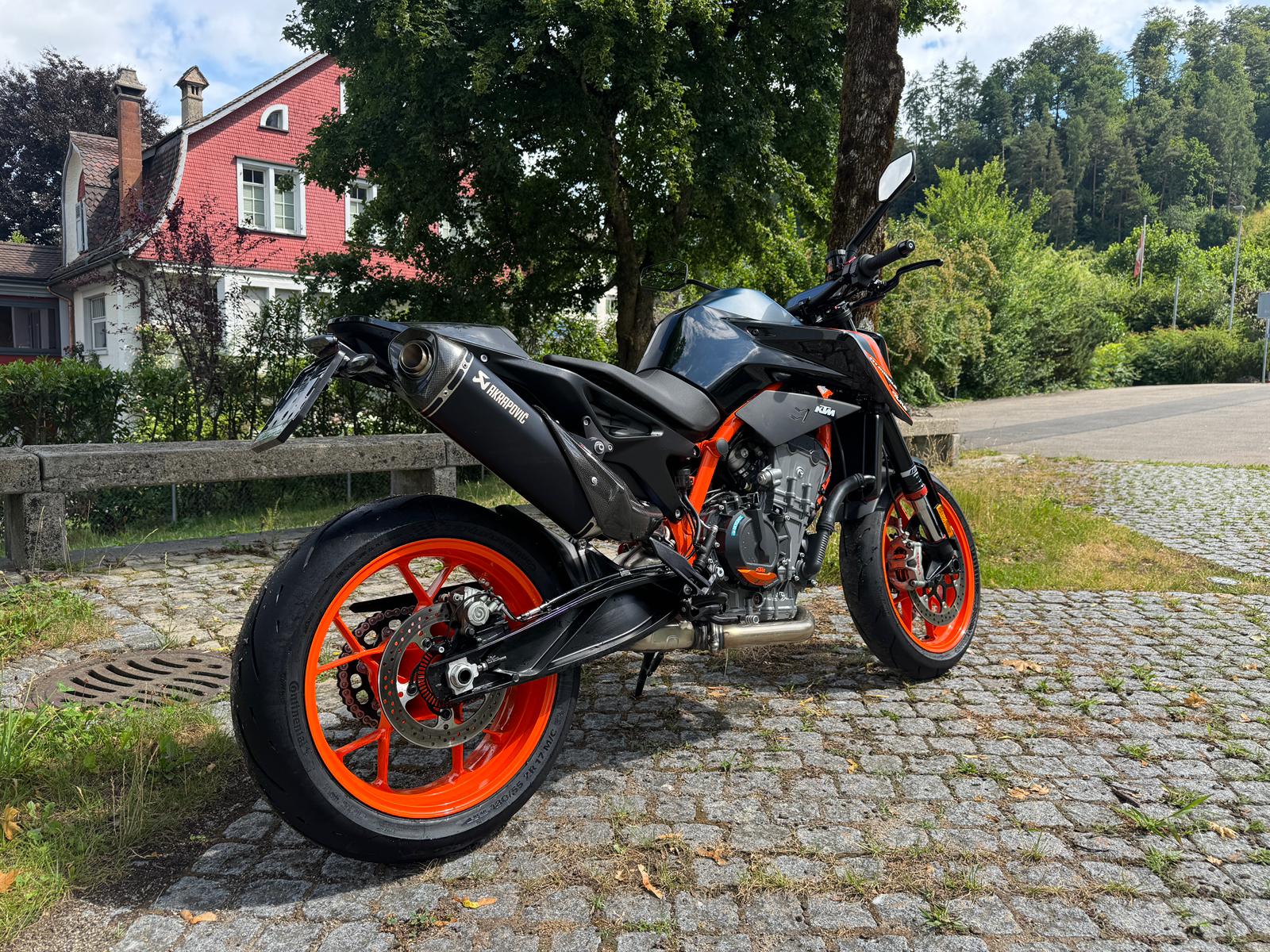 KTM 890 Duke R-image-4