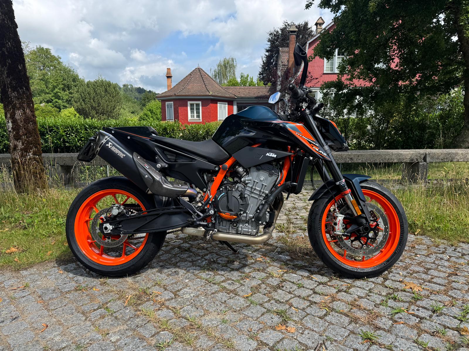 KTM 890 Duke R-image-0