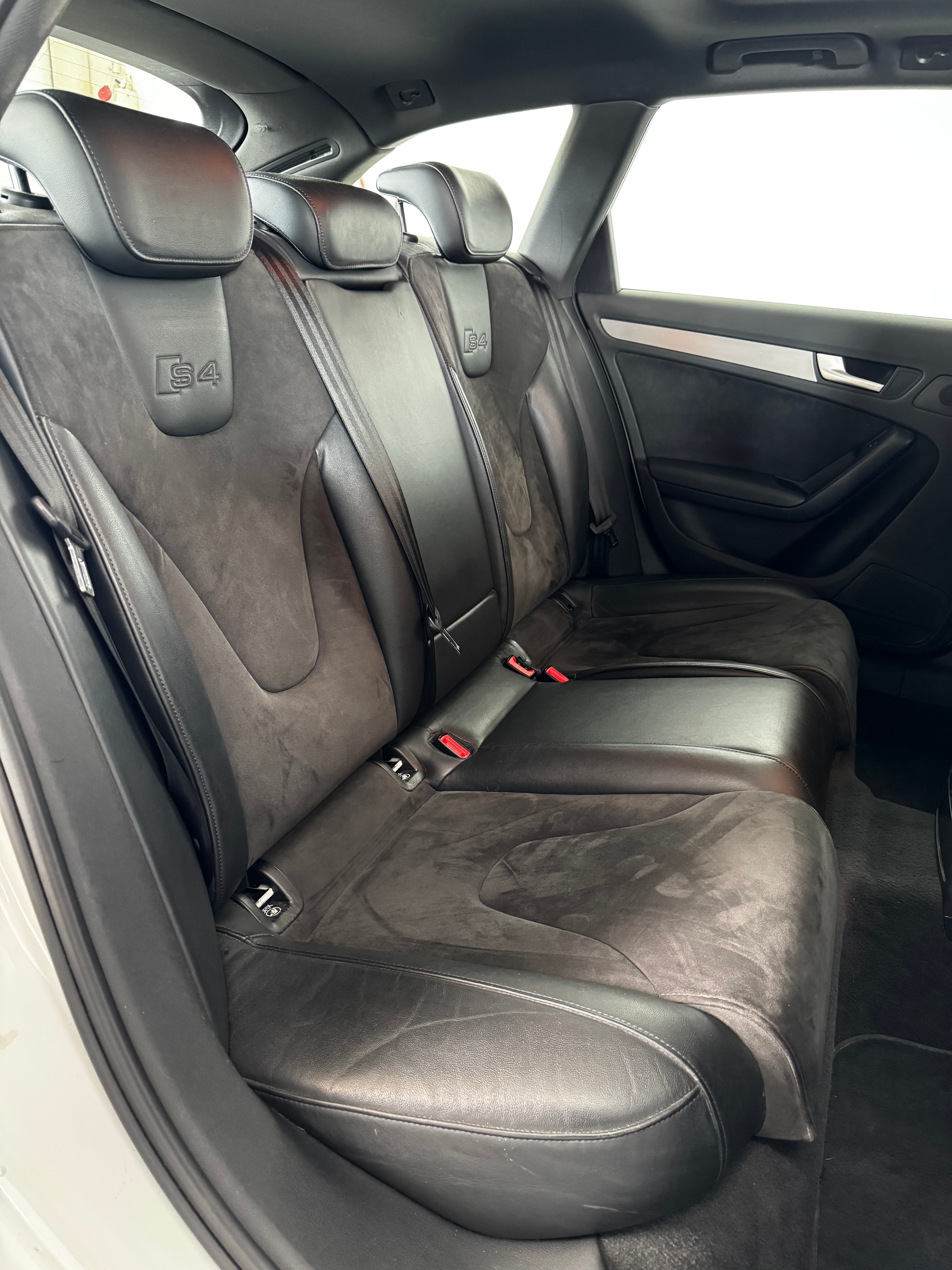 AUDI S4 Avant 3.0TFSI-image-24