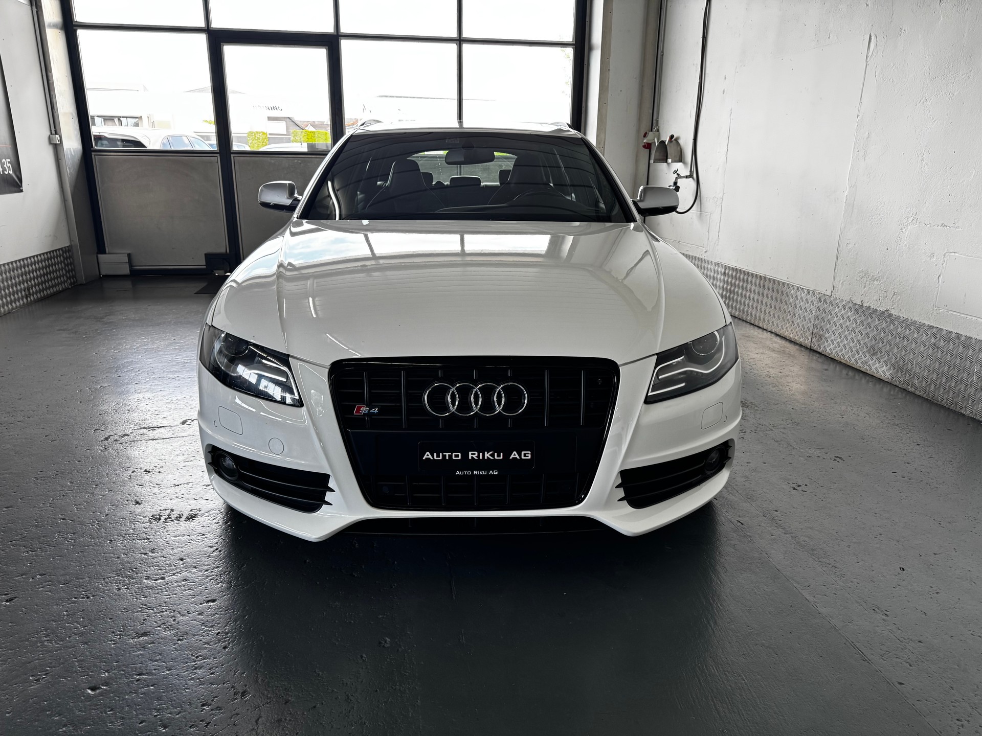 AUDI S4 Avant 3.0TFSI-image-4