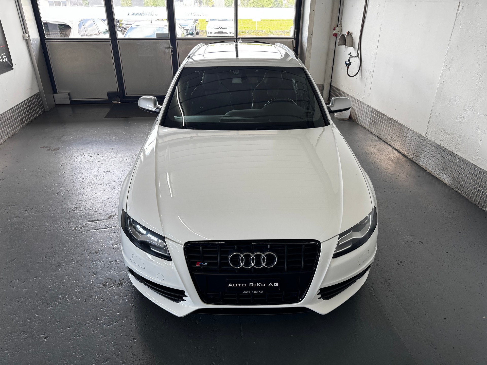 AUDI S4 Avant 3.0TFSI-showroom-element-3