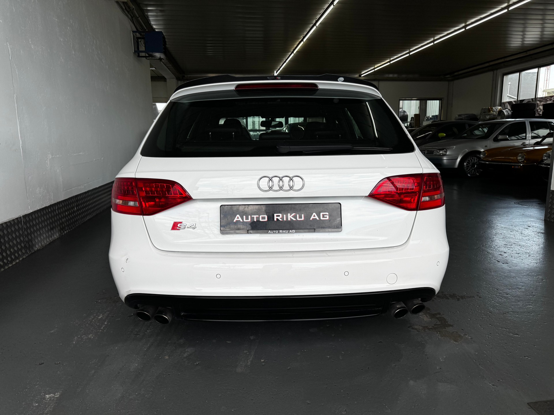 AUDI S4 Avant 3.0TFSI-image-11