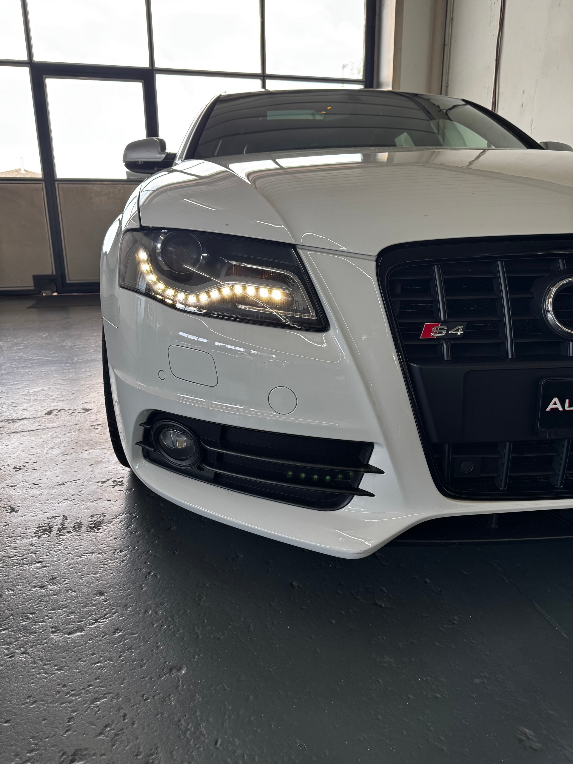 AUDI S4 Avant 3.0TFSI-showroom-element-2