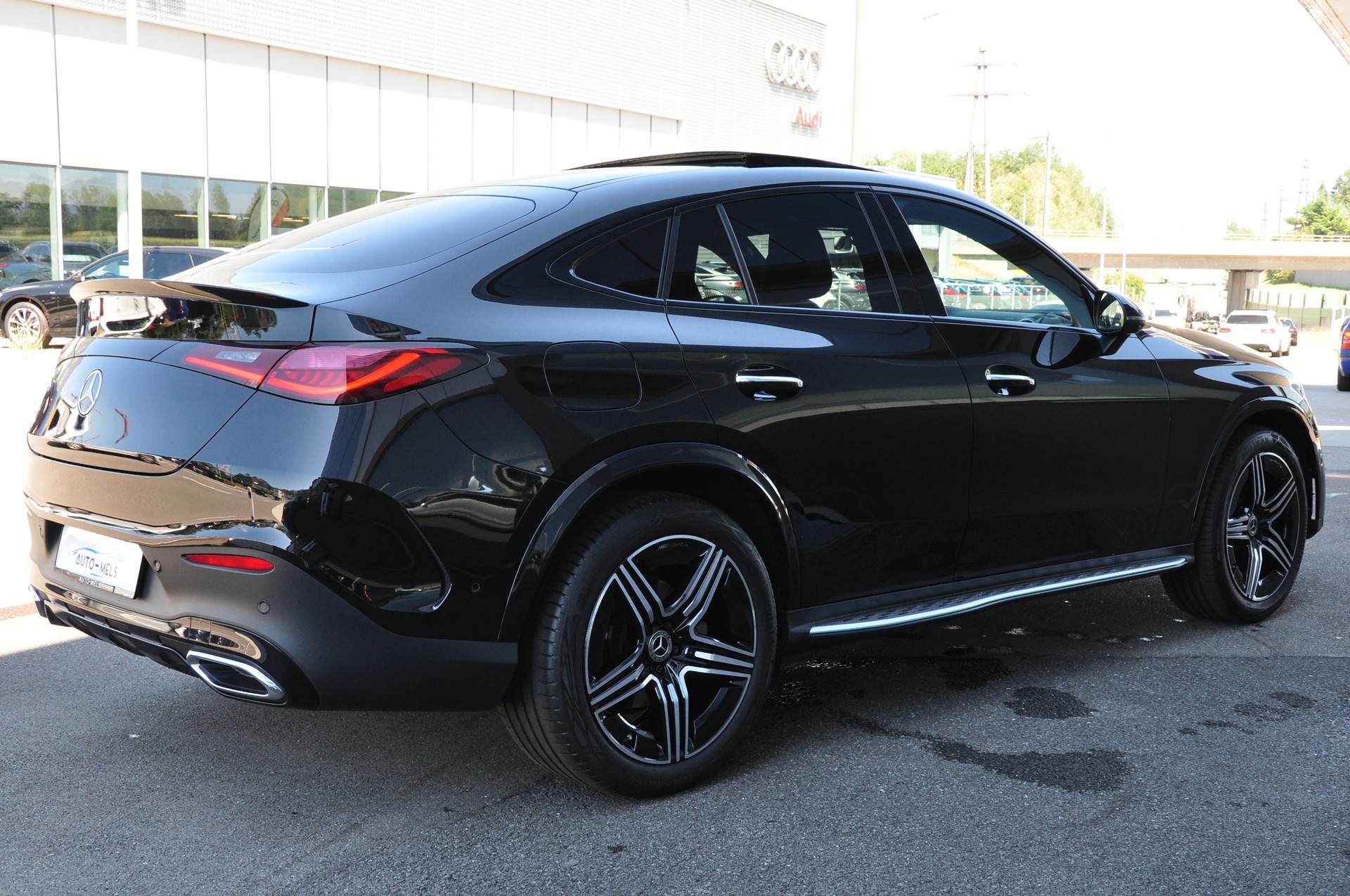 MERCEDES-BENZ GLC 300 4Matic AMG Line 9G-Tronic-image-8