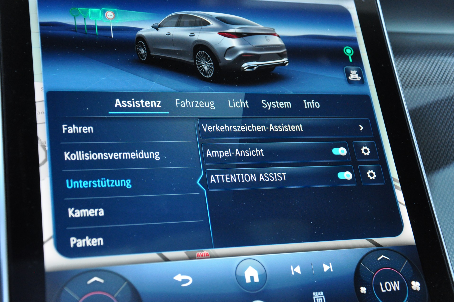 MERCEDES-BENZ GLC 300 4Matic AMG Line 9G-Tronic-image-24