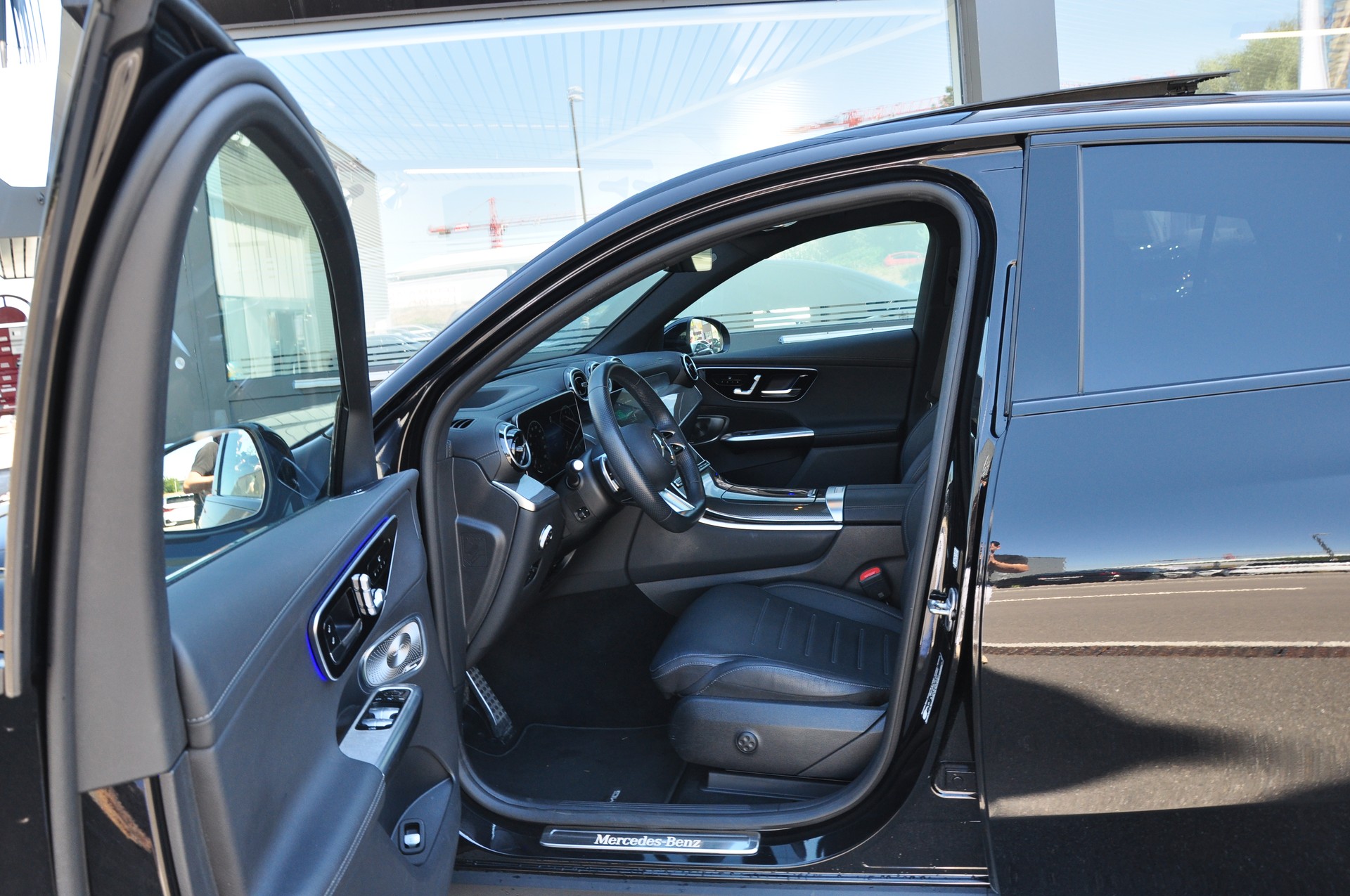 MERCEDES-BENZ GLC 300 4Matic AMG Line 9G-Tronic-image-15