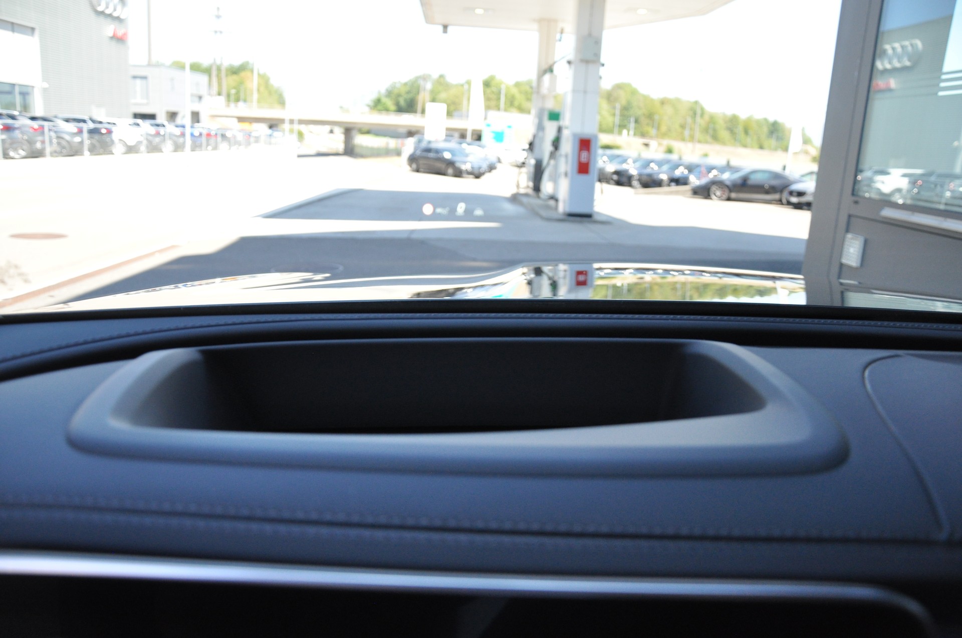 MERCEDES-BENZ GLC 300 4Matic AMG Line 9G-Tronic-image-23