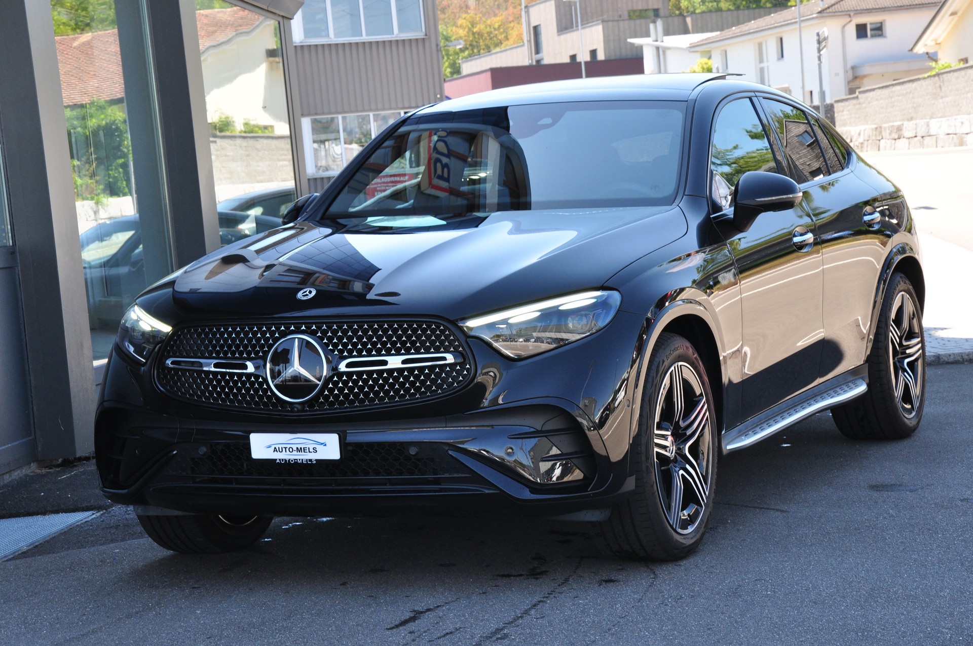 MERCEDES-BENZ GLC 300 4Matic AMG Line 9G-Tronic-image-14